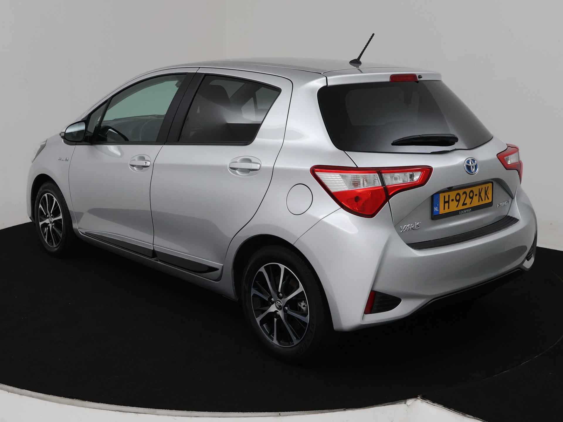 Toyota Yaris 1.5 Hybrid Dynamic Limited | Climate Control | Cruise Control | Navigatie | LM velgen | - 17/42