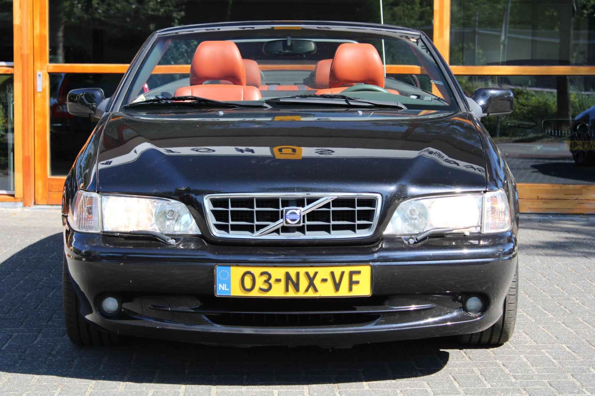 Volvo C70 Convertible 2.4 T Automaat Prestige | Nederlandse auto | Dealer onderhouden | Zeer goede staat | Trekhaak 1600 kg - 11/21