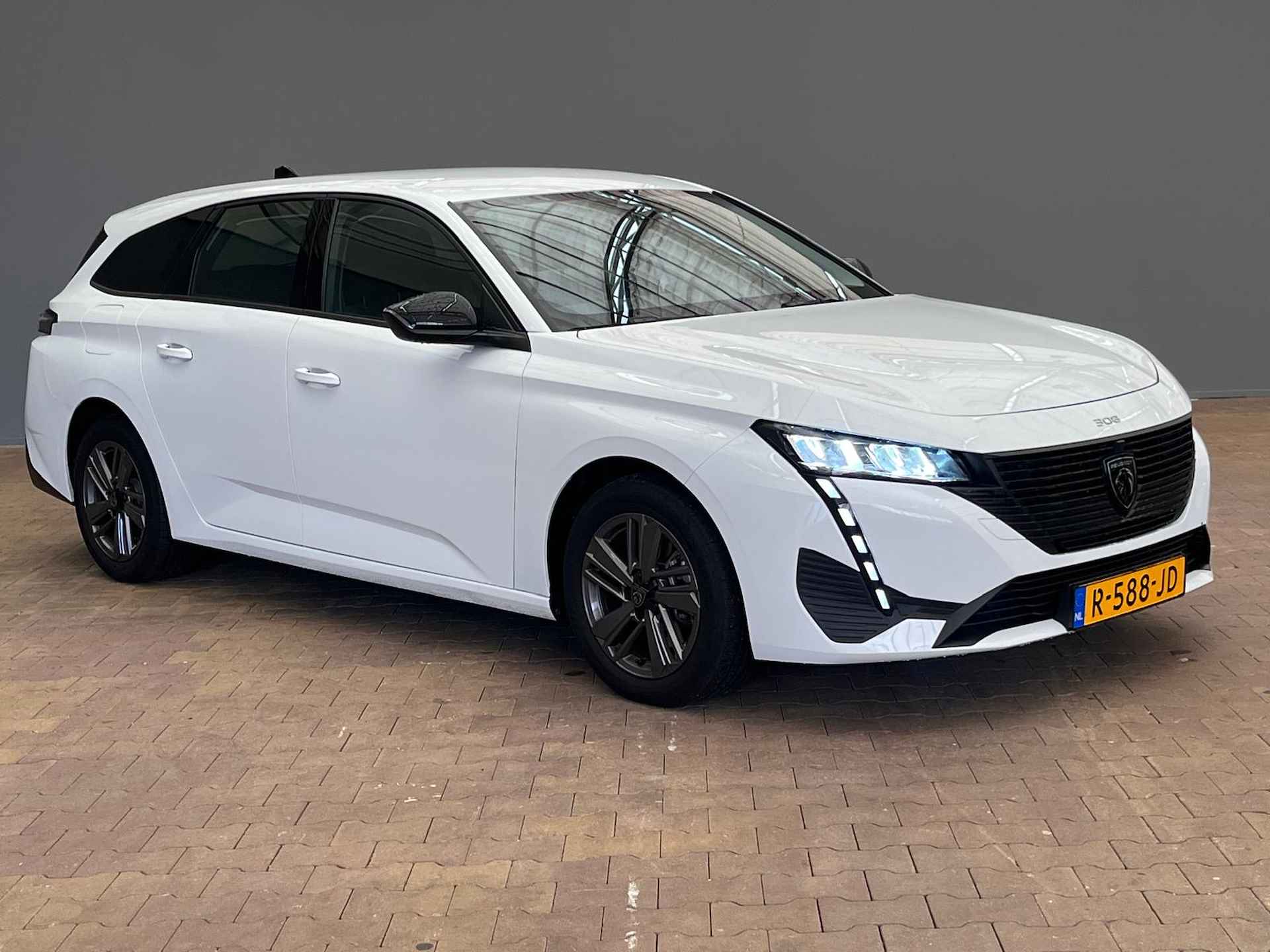 Peugeot 308 SW 1.2 130PK Active Pack Business Automaat | Trekhaak | Parkeersensoren Achter | Digitaal Dashboard | Apple/Android Carplay | 16" Lichtmetaal | Bluetooth | - 10/26