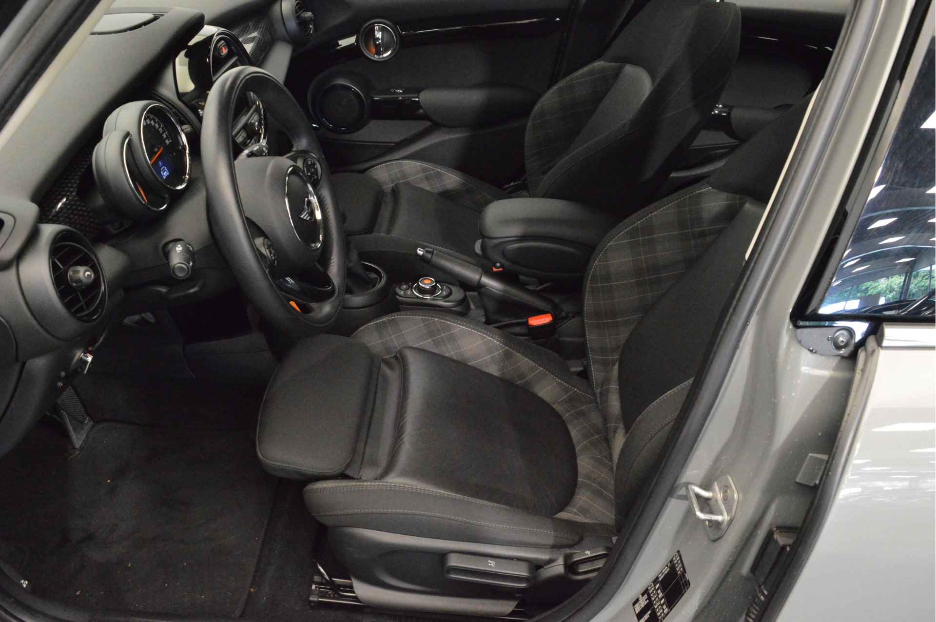 MINI Hatchback Cooper S Chili Automaat / Sportstoelen / LED / Comfort Access / Navigatie / Cruise Control / PDC achter - 6/22