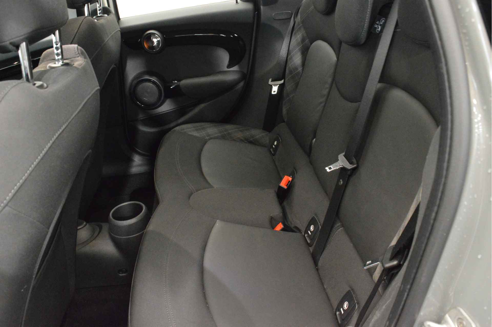 MINI Hatchback Cooper S Chili Automaat / Sportstoelen / LED / Comfort Access / Navigatie / Cruise Control / PDC achter - 20/22