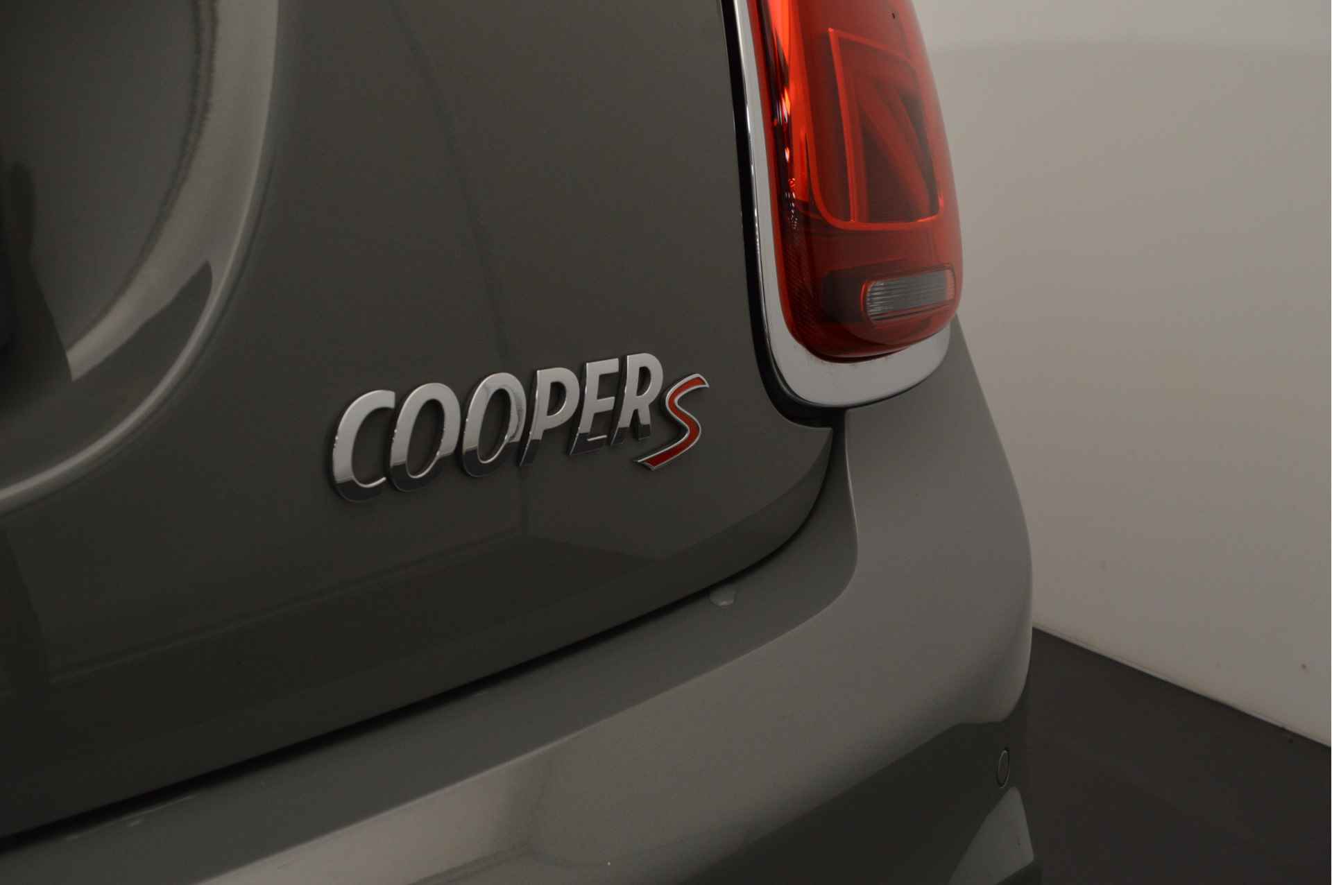 MINI Hatchback Cooper S Chili Automaat / Sportstoelen / LED / Comfort Access / Navigatie / Cruise Control / PDC achter - 21/22