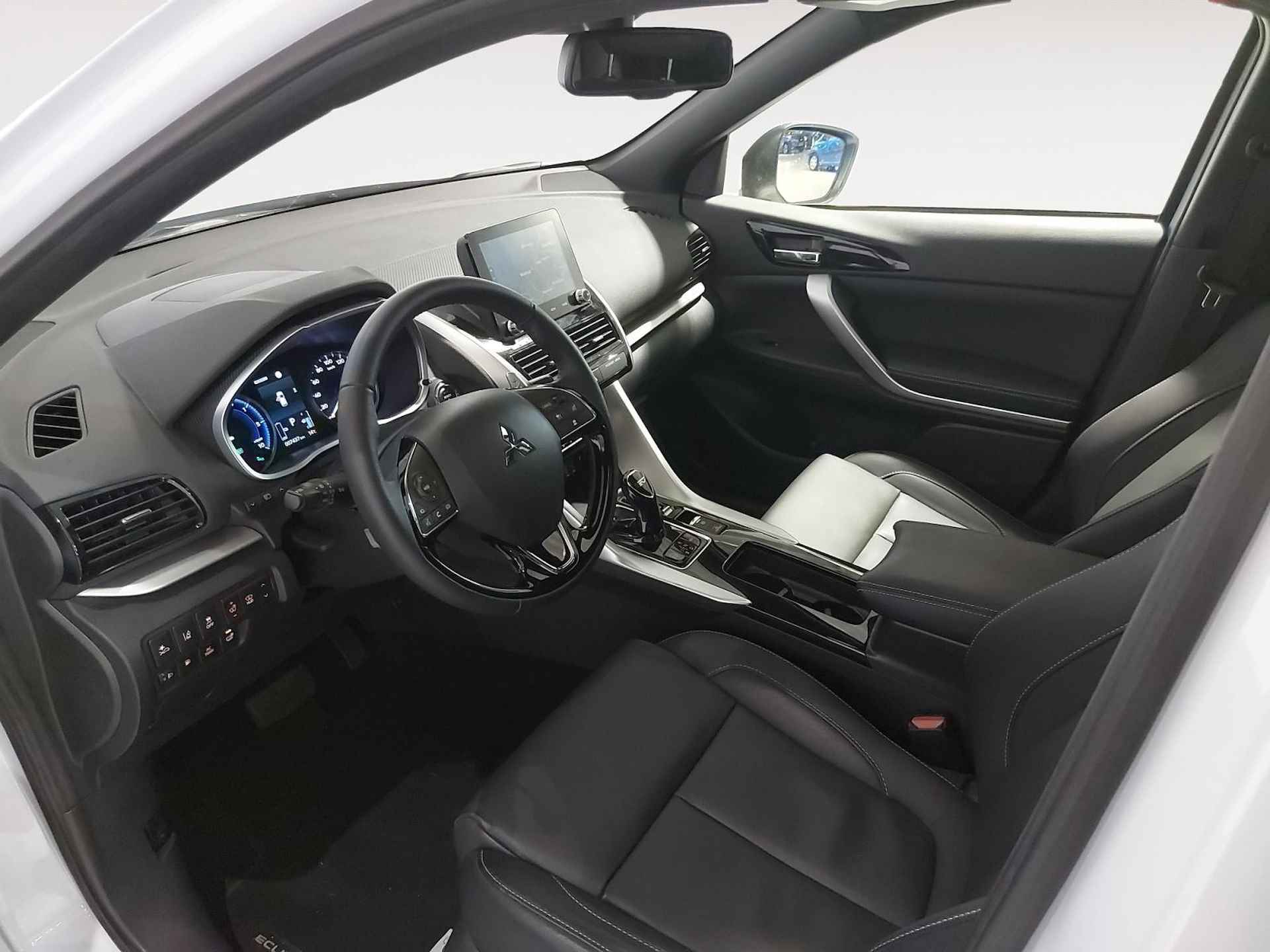 Mitsubishi Eclipse Cross 2.4 PHEV Instyle | Schuif/Kantel dak | 360-Camera | Parkeersensoren | Dodehoek detectie | Elektrische stoelen | Stoelverwarming voor+ achter | Stuurverwarming | Navigatie | Apple Carplay/Android auto | - 14/46