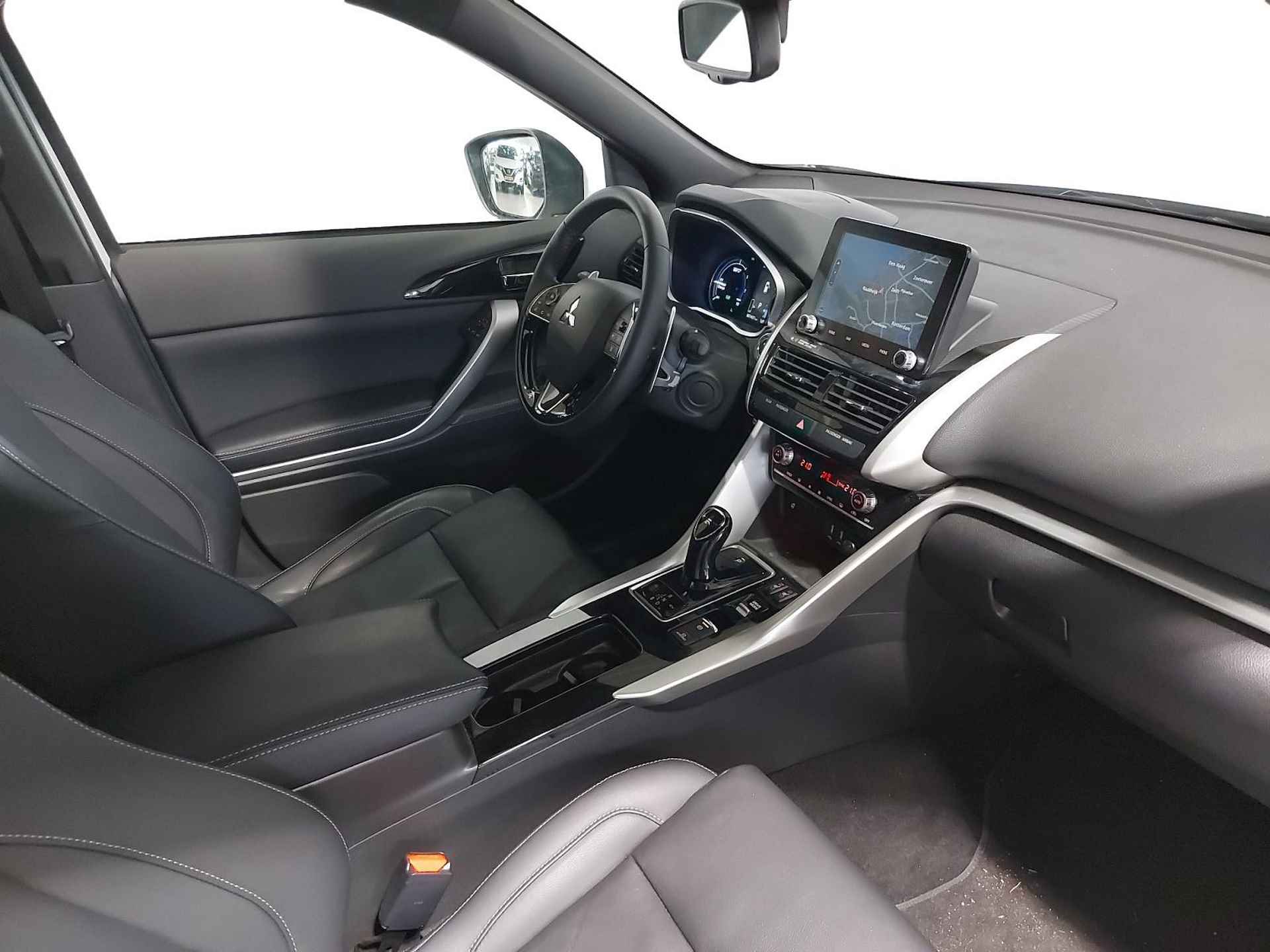 Mitsubishi Eclipse Cross 2.4 PHEV Instyle | Schuif/Kantel dak | 360-Camera | Parkeersensoren | Dodehoek detectie | Elektrische stoelen | Stoelverwarming voor+ achter | Stuurverwarming | Navigatie | Apple Carplay/Android auto | - 26/46