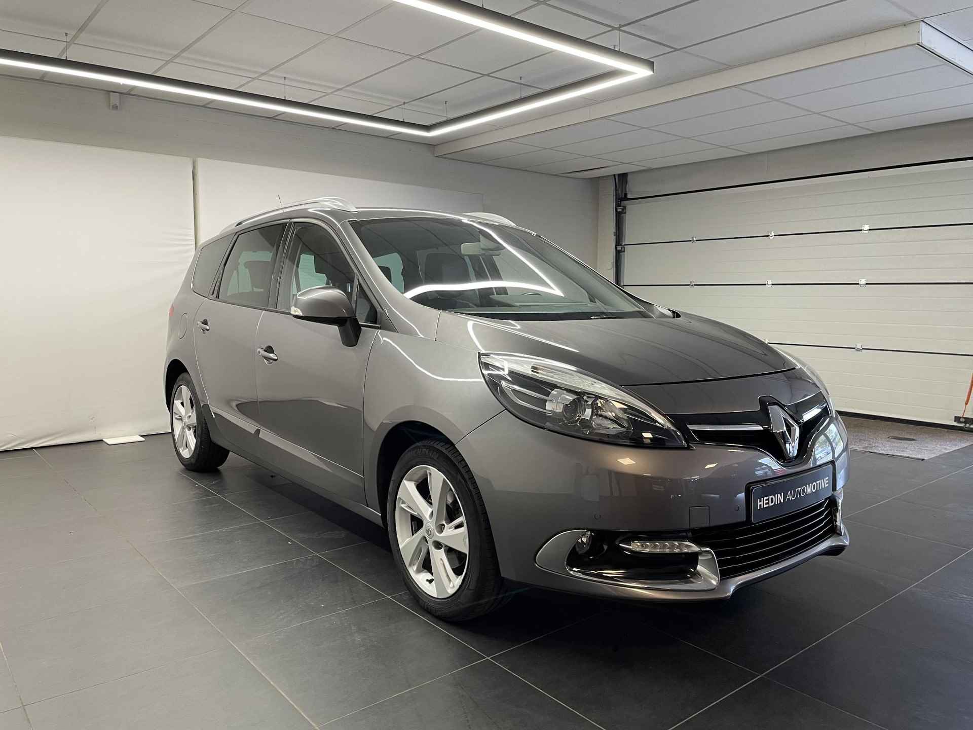 Renault Grand Scénic 1.2 TCe R-Cinéma , 5-persoons ; Trekhaak ; navi ; Parkeersensoren voor en achter ; 17" lmv - 7/31