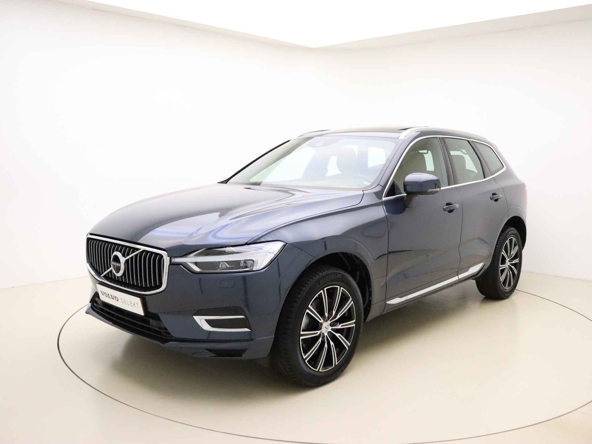 Volvo XC60 D4 190pk Inscription / Luchtvering / Trekhaak / H&K / Elektr. stoelen / Panorama dak / Stoel/- en stuur verwarming / - 10/43