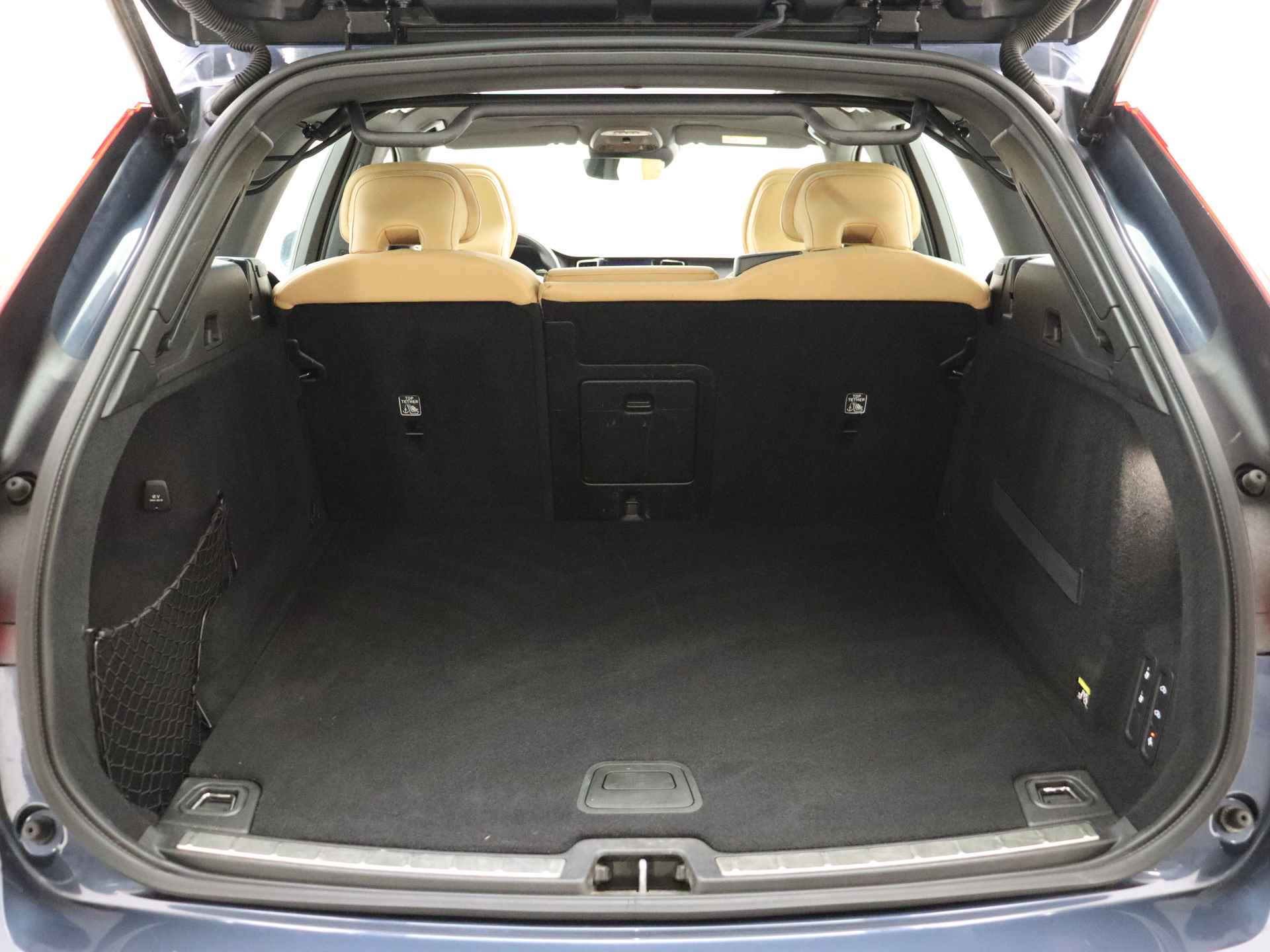 Volvo XC60 D4 190pk Inscription / Luchtvering / Trekhaak / H&K / Elektr. stoelen / Panorama dak / Stoel/- en stuur verwarming / - 15/43