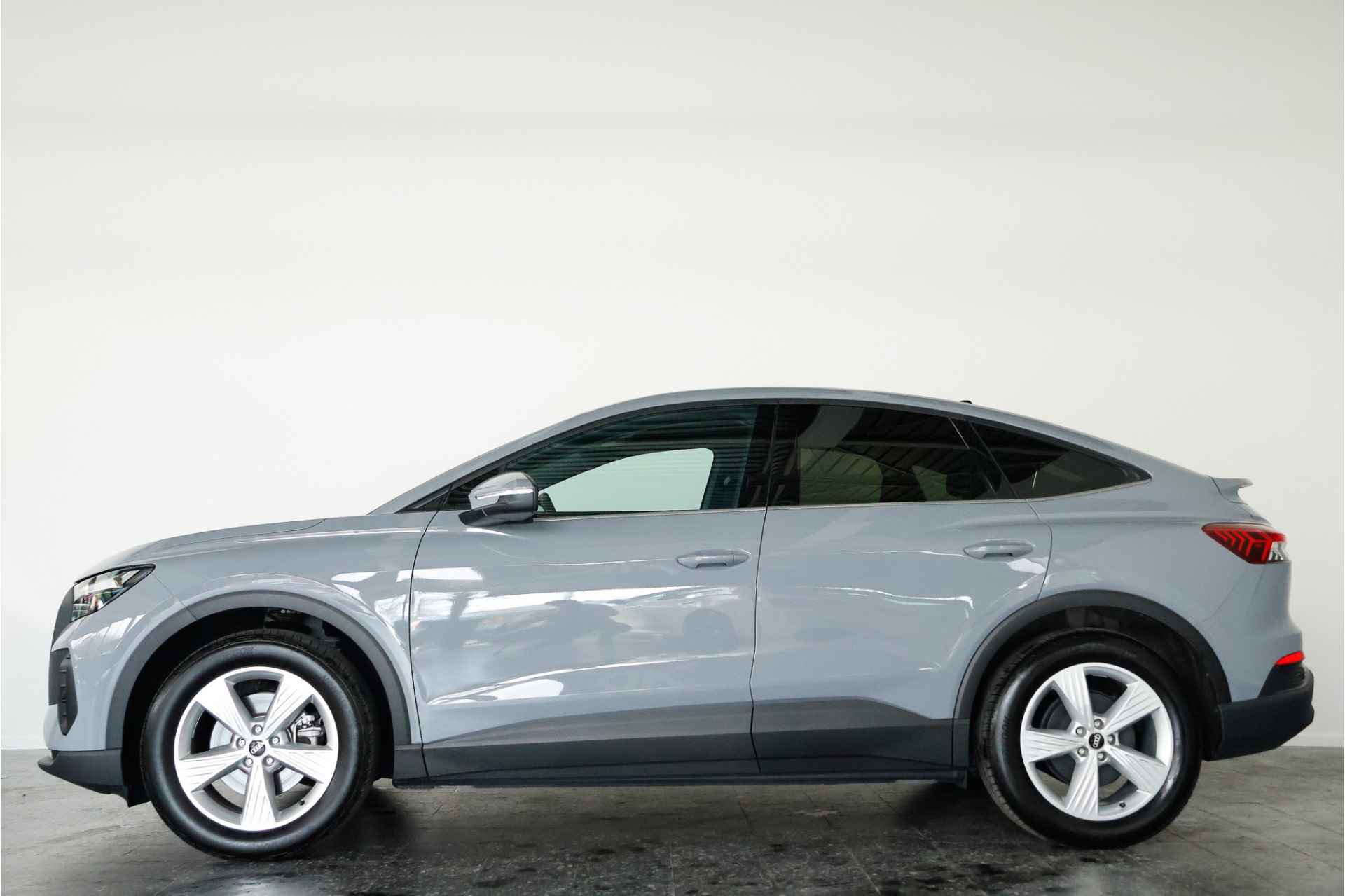 Audi Q4 Sportback e-tron 35 Edition 52 kWh / LED / DAB+ / Virtual Cockpit / Lane Assist - 27/27