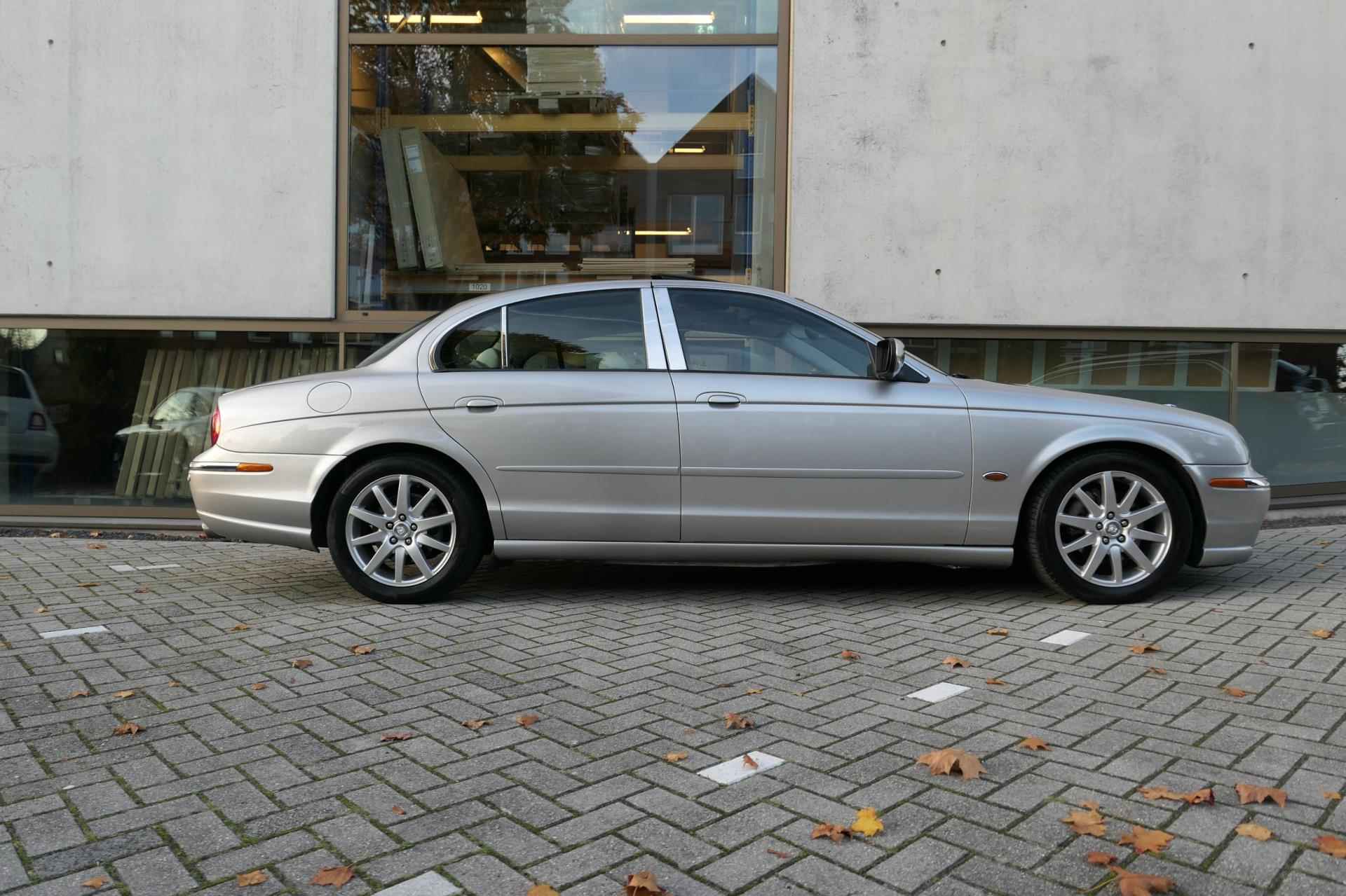 Jaguar S-type 4.0 V8 Schuifdak NAP Leder Navi Youngtimer - 23/25