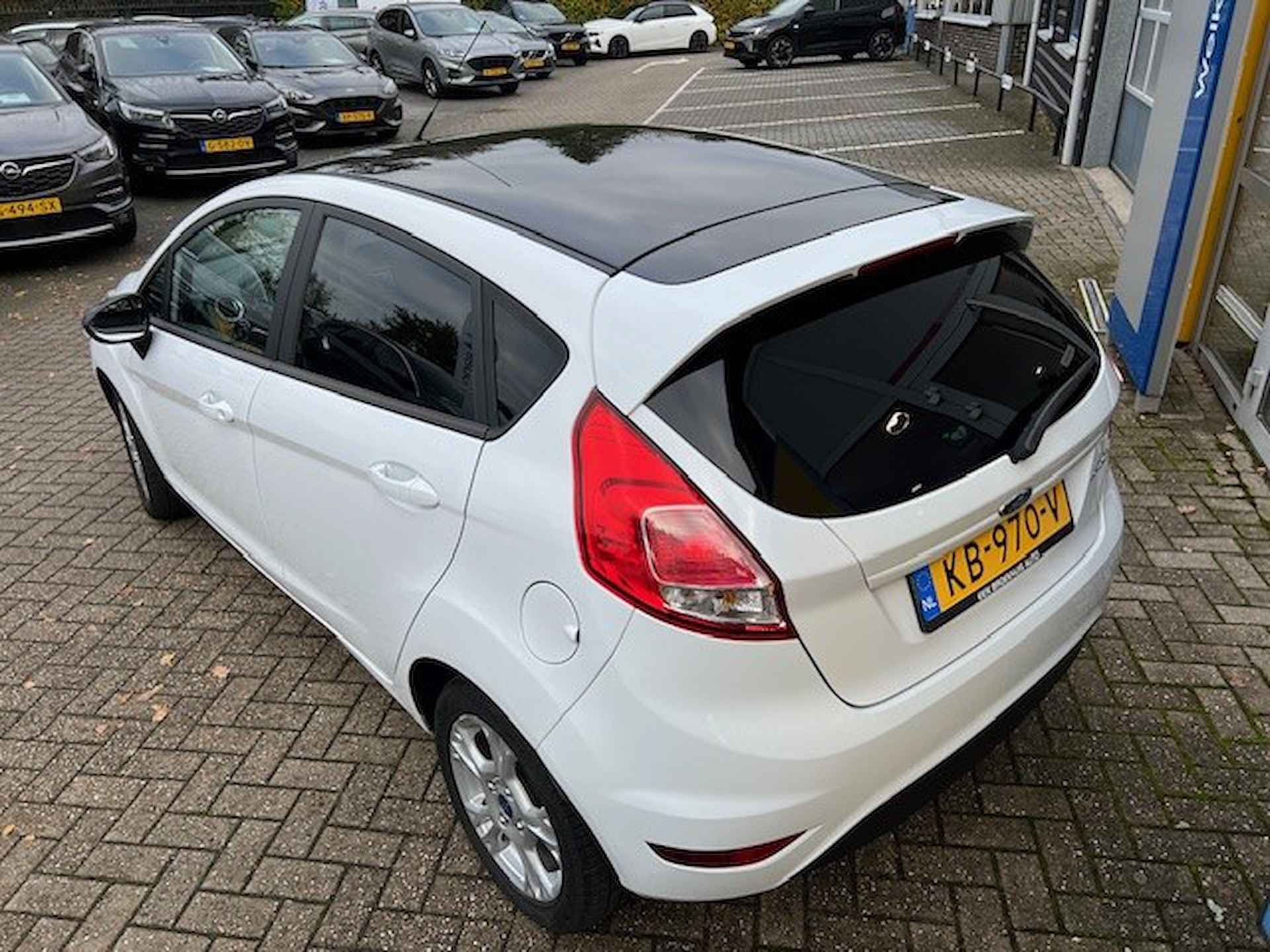 Ford Fiesta 1.0 65PK BLACK & WHITE | NAVIGATIE| BLUETOOTH| ZWART DAK| AIRCO| 100% DEALERONDERHOUDEN - 11/34