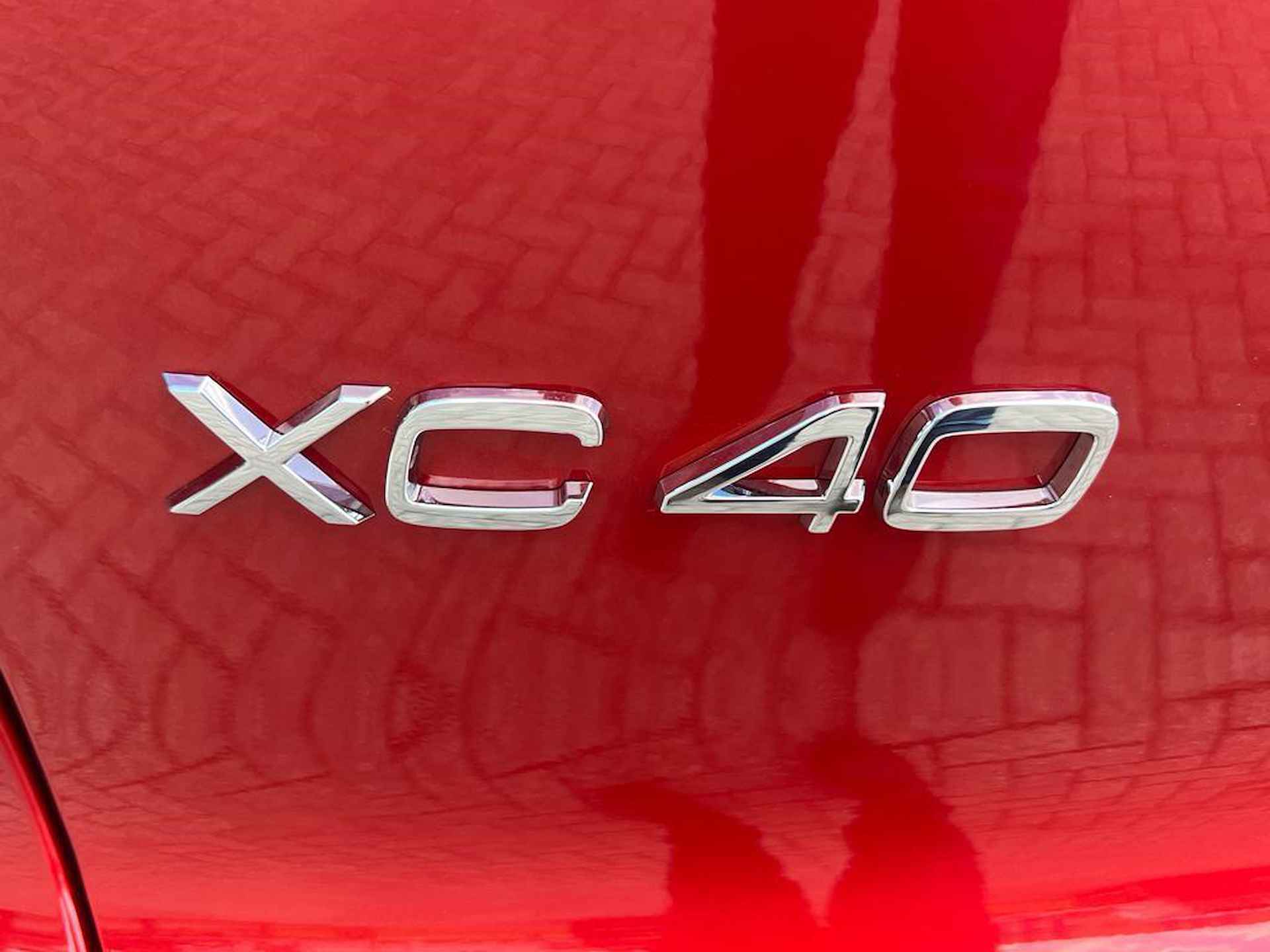 Volvo XC40 2.0 B3 Plus Dark (mc 3552) Binnen 1 week leverbaar - 18"LM All Season - 35/40