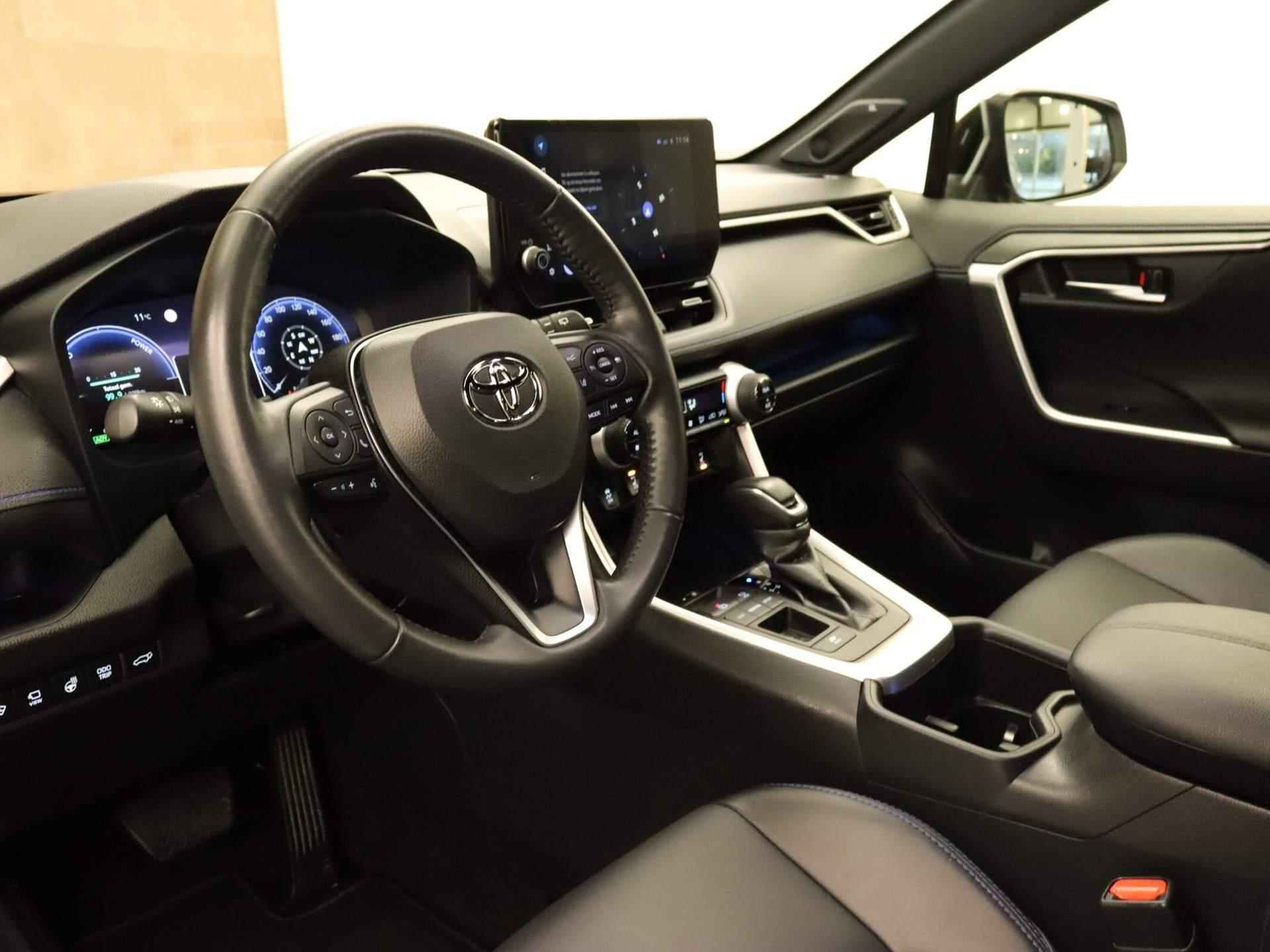 Toyota RAV4 2.5 Hybrid Style  - NAVIGATIE - TWO TONE LAK - VOORRRUITVERWARMING - ELEKTRISCH BEDIENBARE ACHTERKLEP - 19 INCH LICHT METALEN VELGEN - JBL AUDIO - ELEKTRISCH VERSTELBARE VOORSTOEL - DODEHOEK DETECTIE - STUURVERWARMING - STOELVERWARMING - 3/44