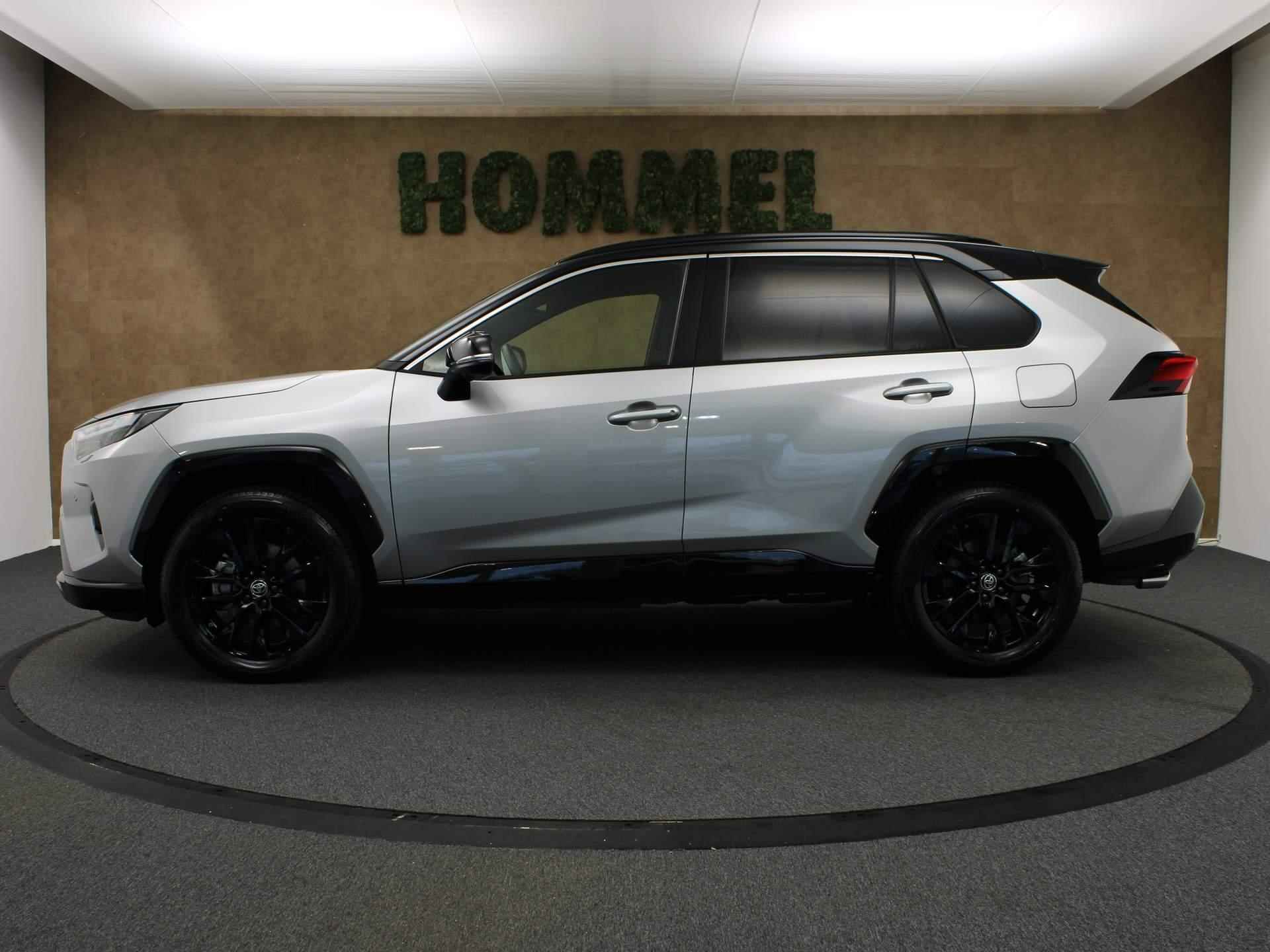 Toyota RAV4 2.5 Hybrid Style  - NAVIGATIE - TWO TONE LAK - VOORRRUITVERWARMING - ELEKTRISCH BEDIENBARE ACHTERKLEP - 19 INCH LICHT METALEN VELGEN - JBL AUDIO - ELEKTRISCH VERSTELBARE VOORSTOEL - DODEHOEK DETECTIE - STUURVERWARMING - STOELVERWARMING - 12/44