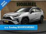 Toyota RAV4 2.5 Hybrid Style  - NAVIGATIE - TWO TONE LAK - VOORRRUITVERWARMING - ELEKTRISCH BEDIENBARE ACHTERKLEP - 19 INCH LICHT METALEN VELGEN - JBL AUDIO - ELEKTRISCH VERSTELBARE VOORSTOEL - DODEHOEK DETECTIE - STUURVERWARMING - STOELVERWARMING