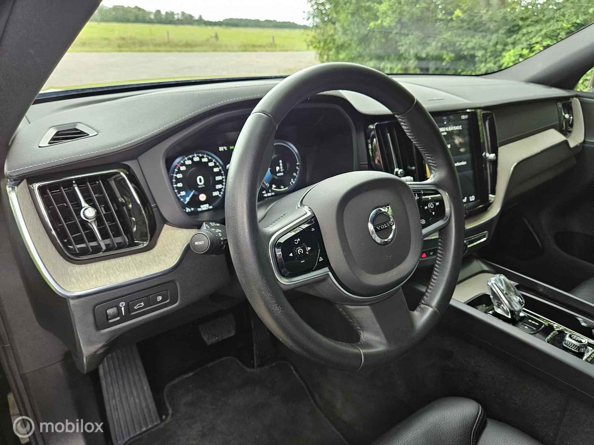 Volvo XC60 2.0 T8 Twin Engine AWD|Trekhaak|Pano|Leder - 22/39