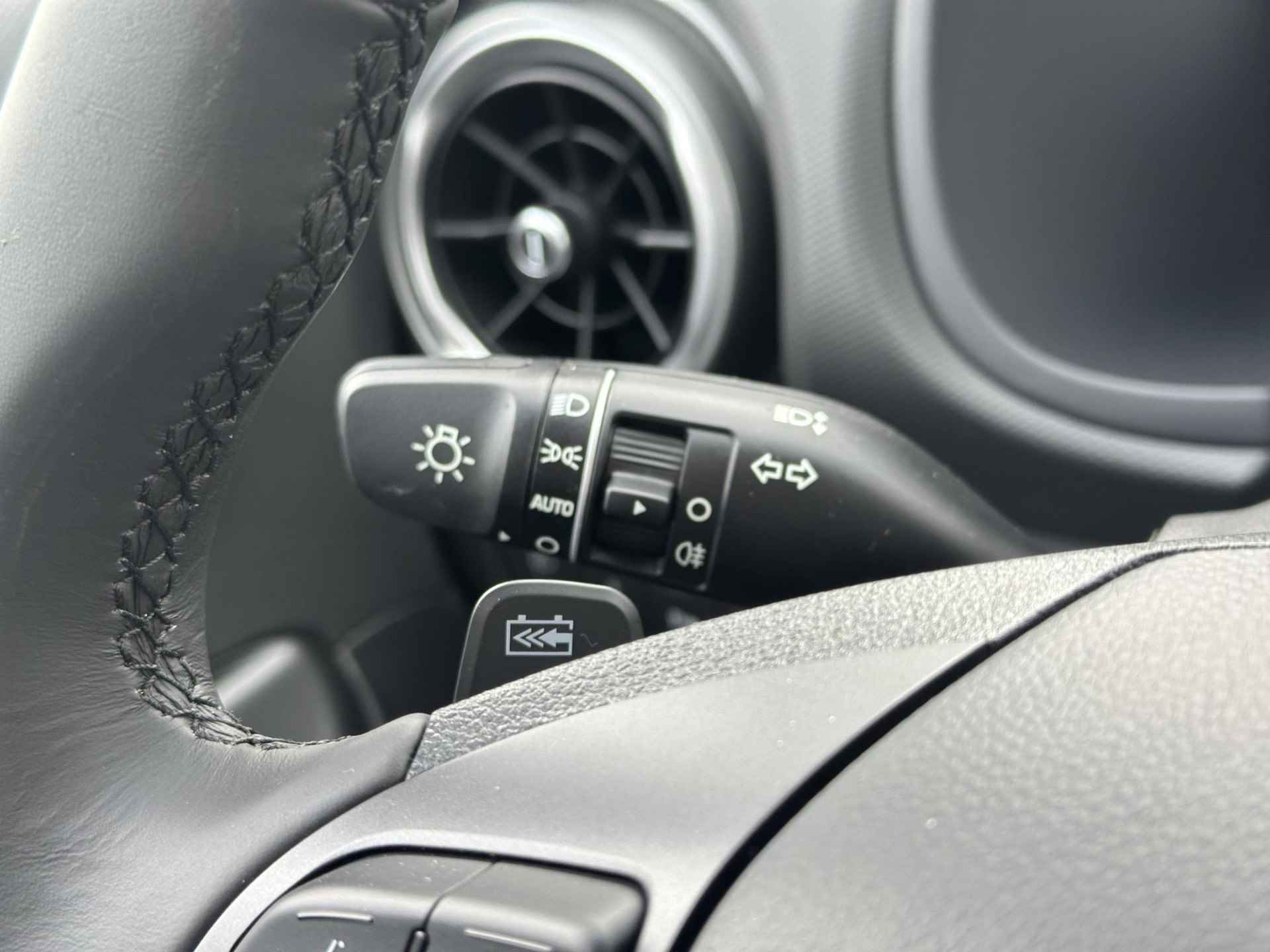 Hyundai Kona EV Comfort WLTP Actieradius tot 305KM / € 4513,- HSD Korting  / €2000,- Subsidie Mogelijk / Actieradius tot 305KM WLTP / Apple Carplay & Android Auto / Camera /Adaptieve Cruise Control - 29/43