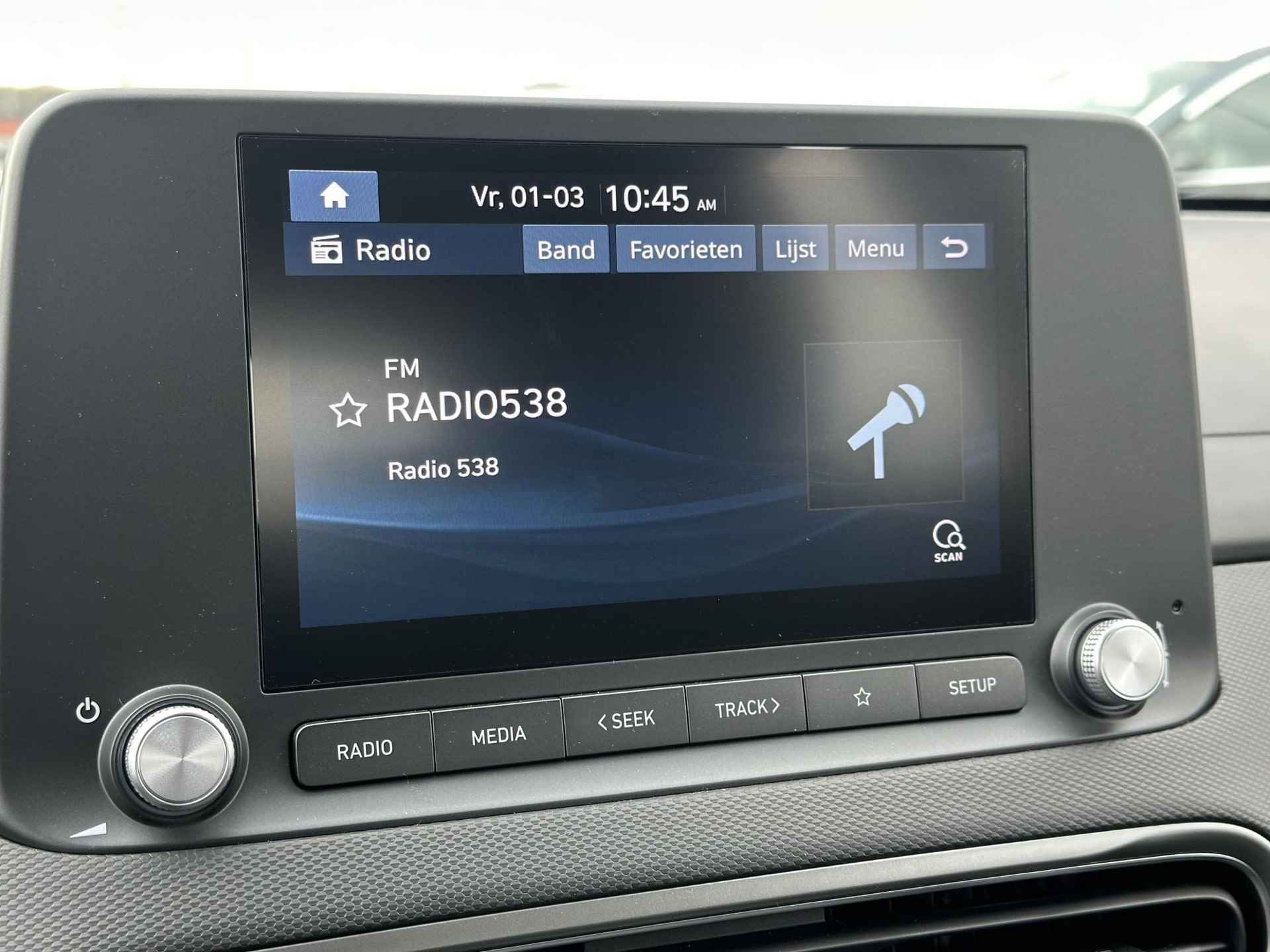 Hyundai Kona EV Comfort WLTP Actieradius tot 305KM / € 4513,- HSD Korting  / €2000,- Subsidie Mogelijk / Actieradius tot 305KM WLTP / Apple Carplay & Android Auto / Camera /Adaptieve Cruise Control - 35/43