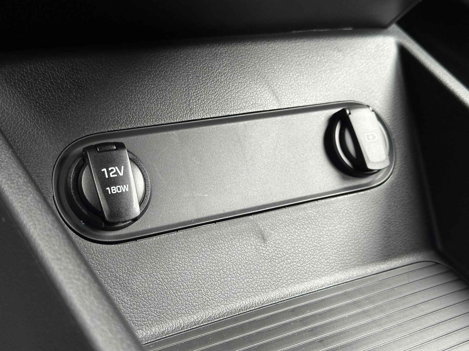 Hyundai Kona EV Comfort WLTP Actieradius tot 305KM / € 4513,- HSD Korting  / €2000,- Subsidie Mogelijk / Actieradius tot 305KM WLTP / Apple Carplay & Android Auto / Camera /Adaptieve Cruise Control - 41/43
