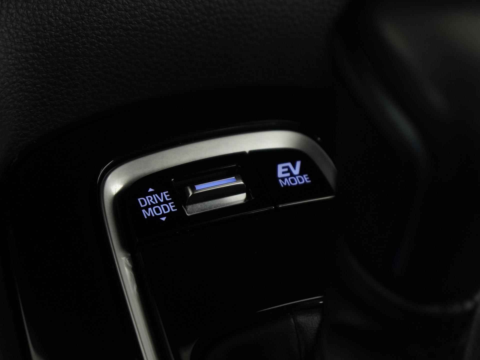 Toyota Corolla Touring Sports 1.8 Hybrid Active | LED | Camera | Carplay | Adapt cruise |  Zondag Open! - 12/34