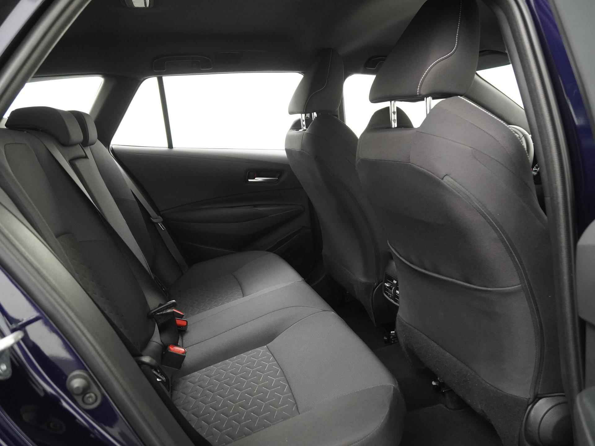 Toyota Corolla Touring Sports 1.8 Hybrid Active | LED | Camera | Carplay | Adapt cruise |  Zondag Open! - 24/34