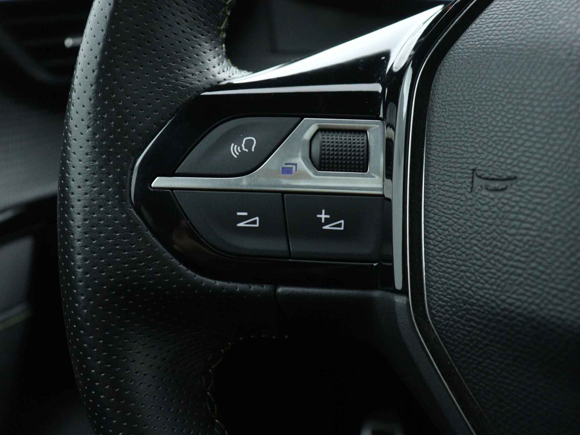 Peugeot 208 1.2 PureTech GT-Line | Stoelverwarming | Camera | Apple Carplay | 3D Cockpit | Panoramadak | - 23/46
