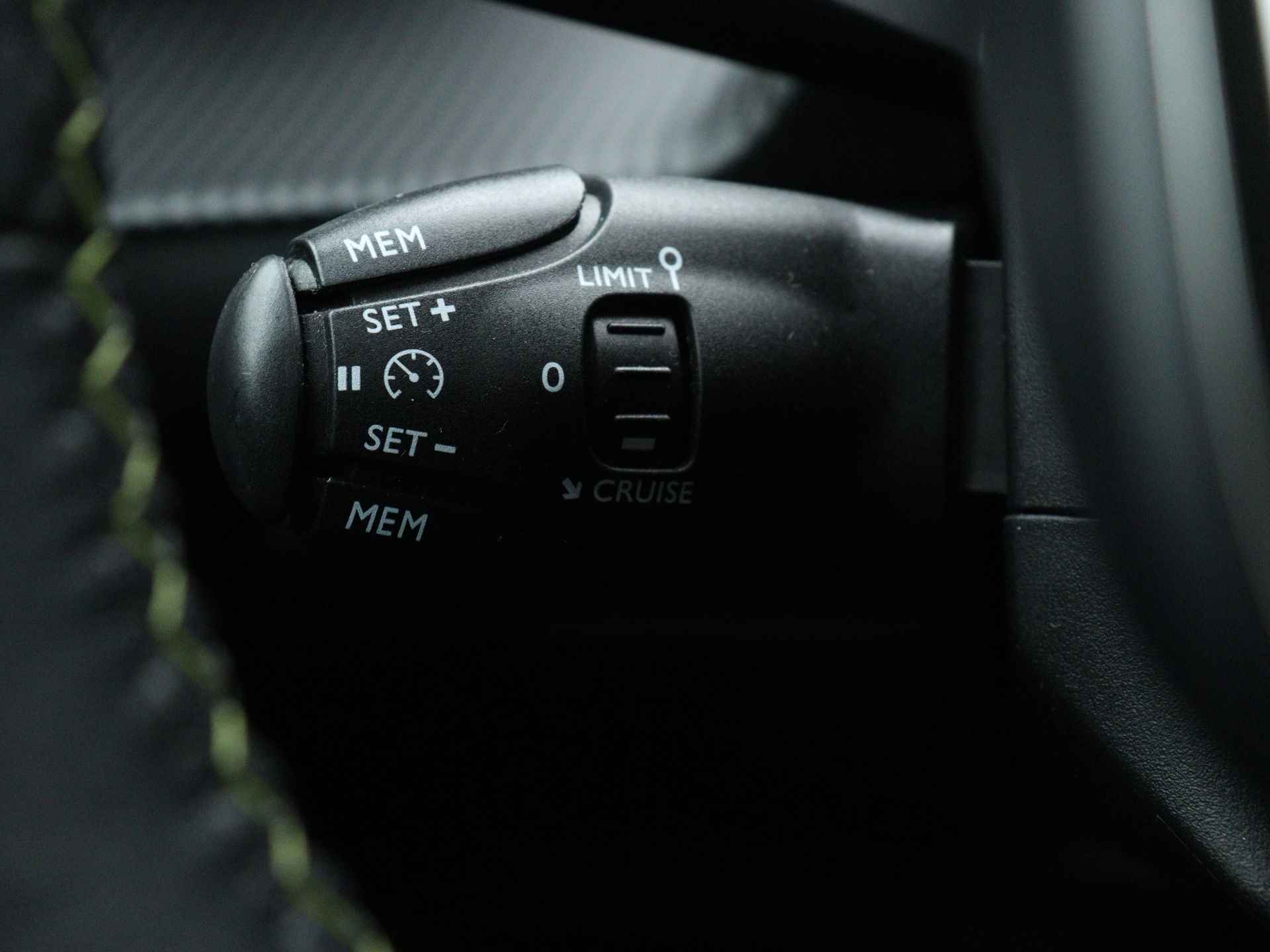Peugeot 208 1.2 PureTech GT-Line | Stoelverwarming | Camera | Apple Carplay | 3D Cockpit | Panoramadak | - 27/46