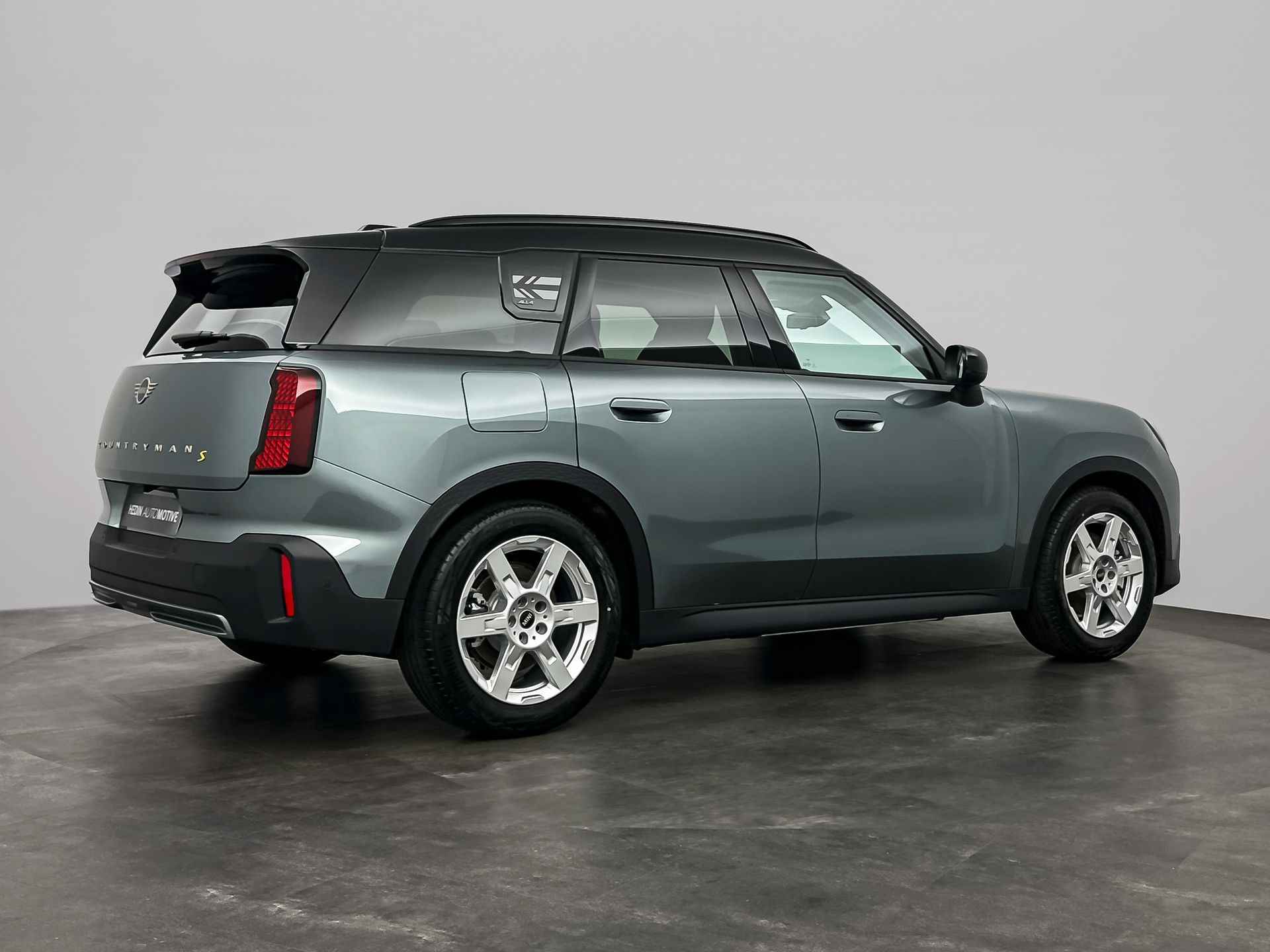 MINI Countryman SE ALL4 Classic Trim | M Plus pakket | Trekhaak | 18 Inch LM | Dak- en spiegels in zwart - 2/27