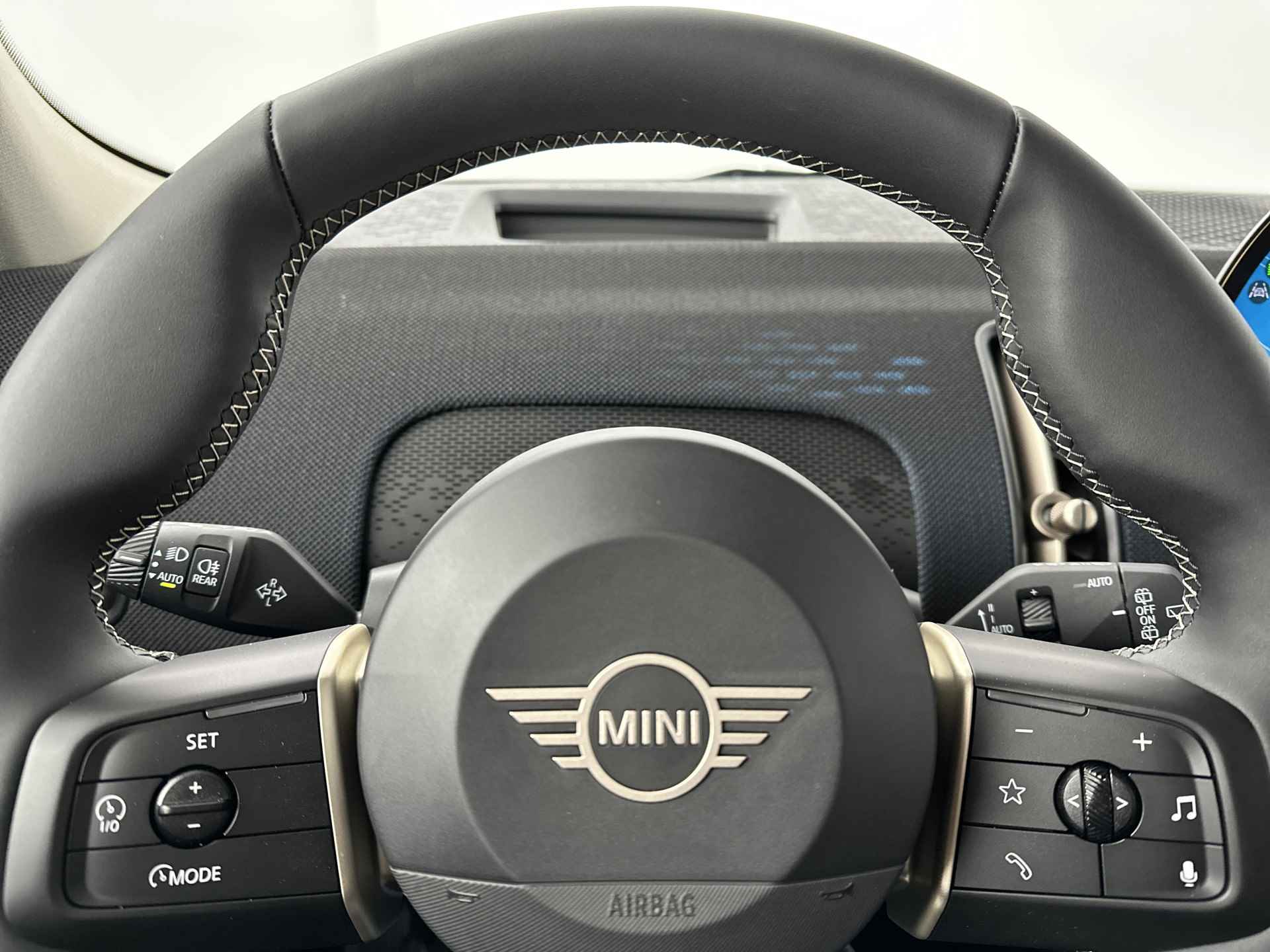 MINI Countryman SE ALL4 Classic Trim | M Plus pakket | Trekhaak | 18 Inch LM | Dak- en spiegels in zwart - 9/27