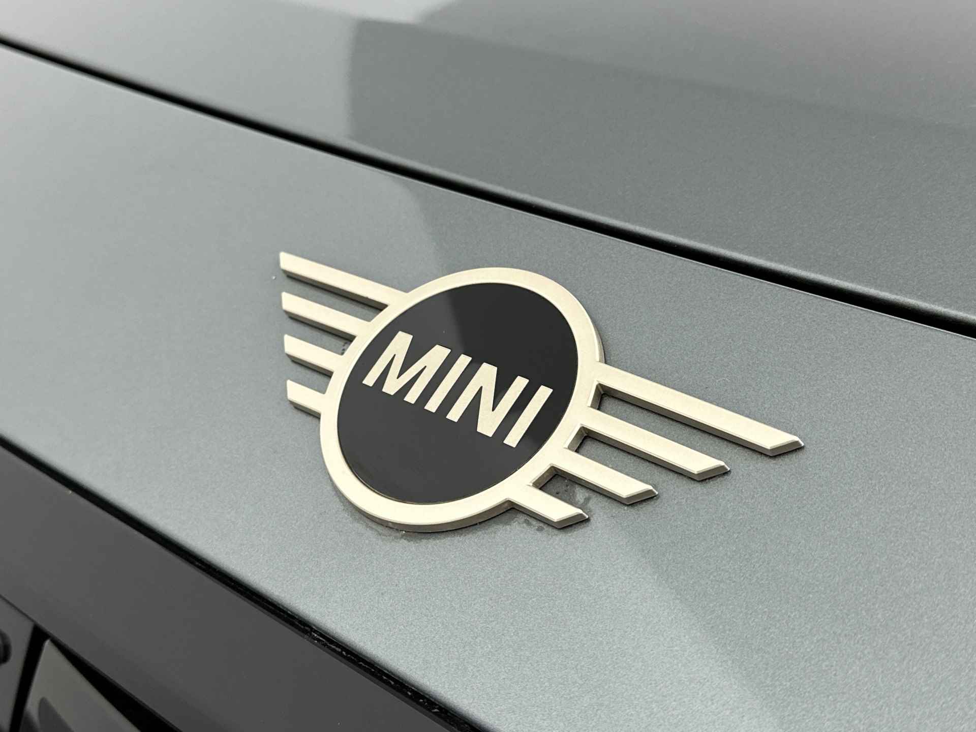 MINI Countryman SE ALL4 Classic Trim | M Plus pakket | Trekhaak | 18 Inch LM | Dak- en spiegels in zwart - 27/27