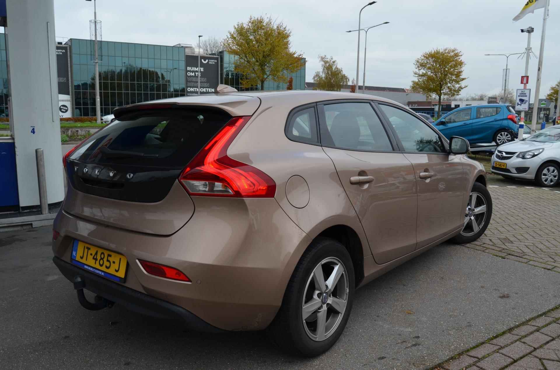 Volvo V40 2.0 D2 Nordic+| AUTOMAAT|MEENEEMRPIJS|DELAEROND.|DISTRIB.GEDAAN OP 203500 - 6/18