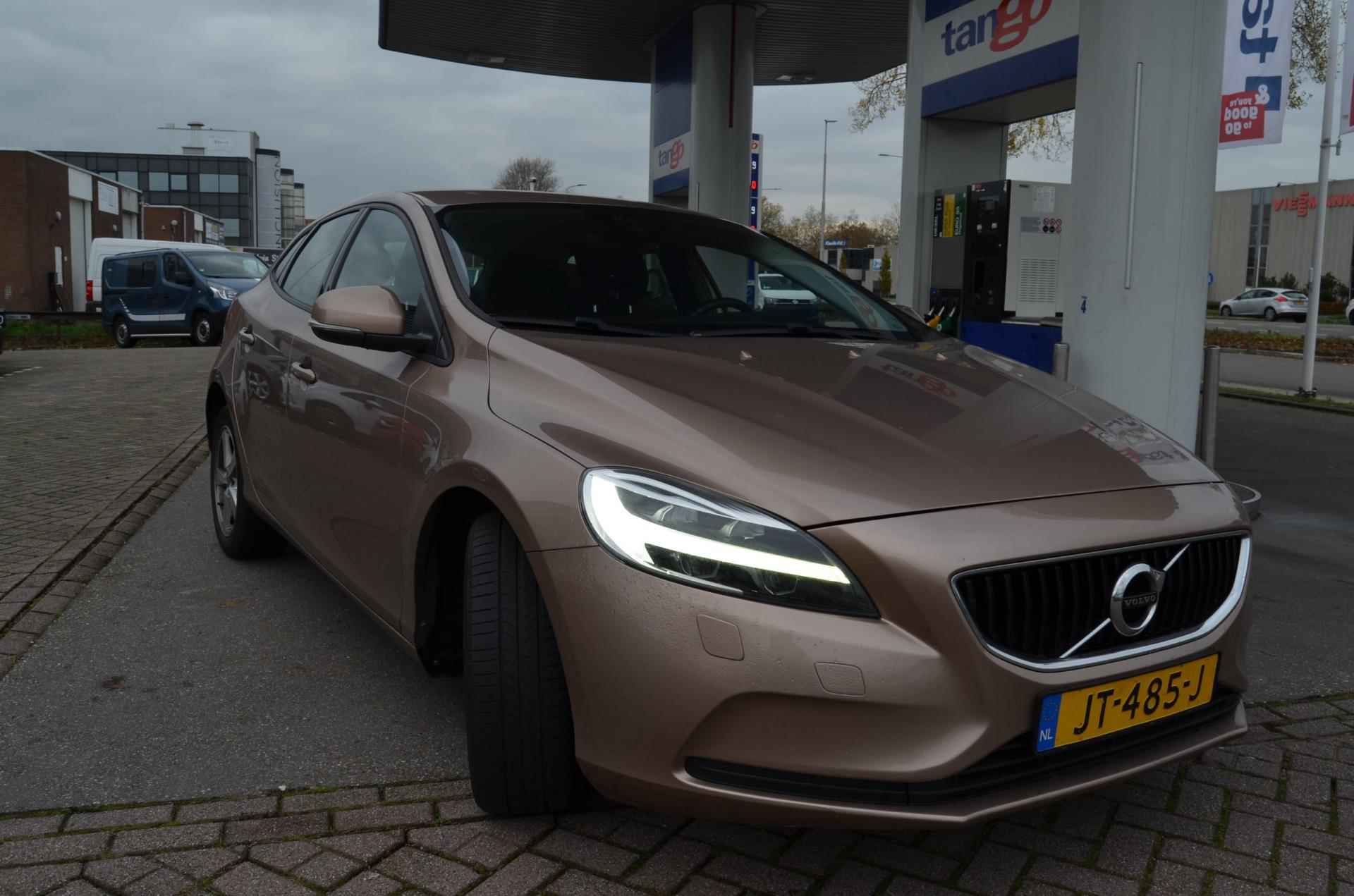 Volvo V40 2.0 D2 Nordic+| AUTOMAAT|MEENEEMRPIJS|DELAEROND.|DISTRIB.GEDAAN OP 203500 - 7/18