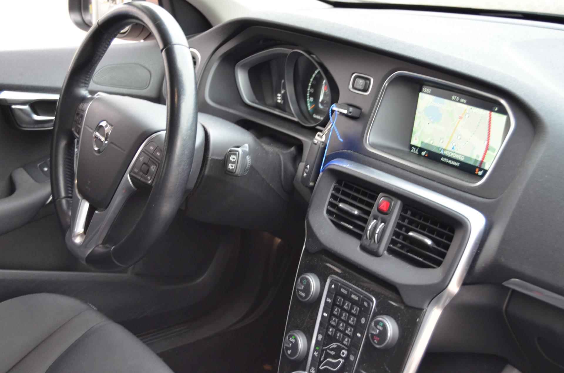 Volvo V40 2.0 D2 Nordic+| AUTOMAAT|MEENEEMRPIJS|DELAEROND.|DISTRIB.GEDAAN OP 203500 - 9/18