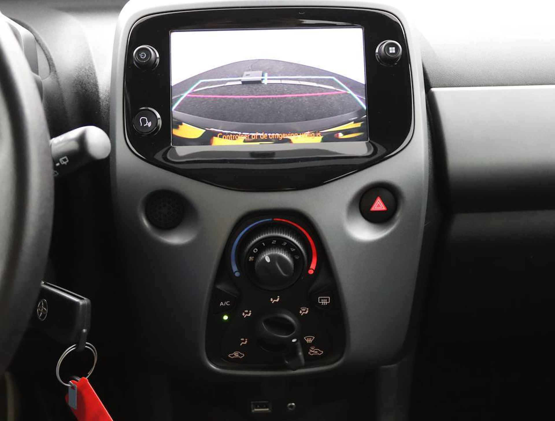 Toyota Aygo 1.0 VVT-i x-play | Apple carplay/Android auto | Groot display met parkeercamera | - 7/51