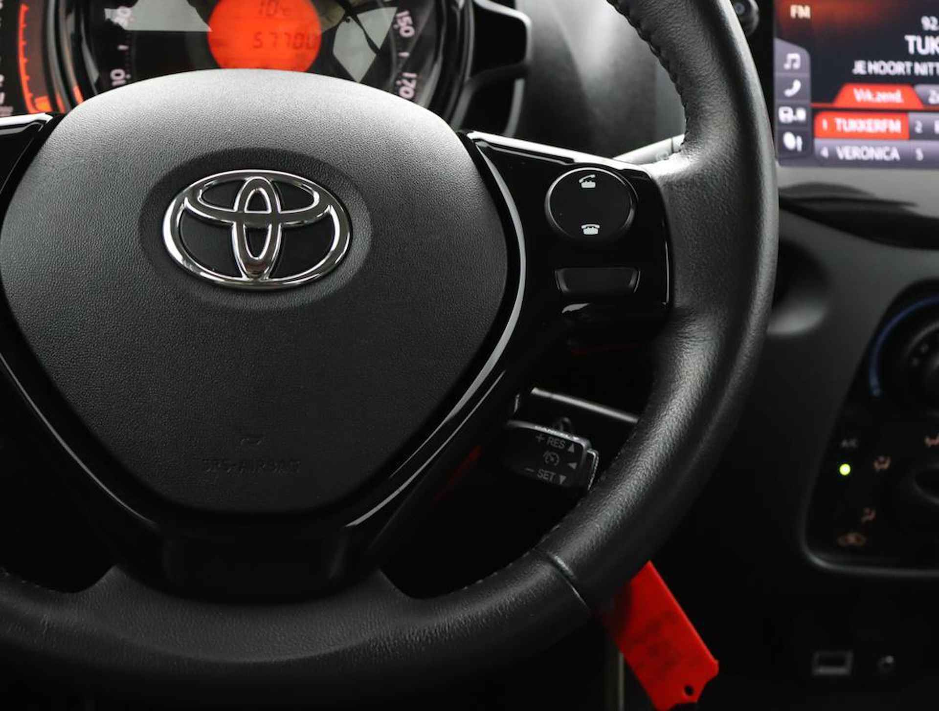 Toyota Aygo 1.0 VVT-i x-play | Apple carplay/Android auto | Groot display met parkeercamera | - 19/51