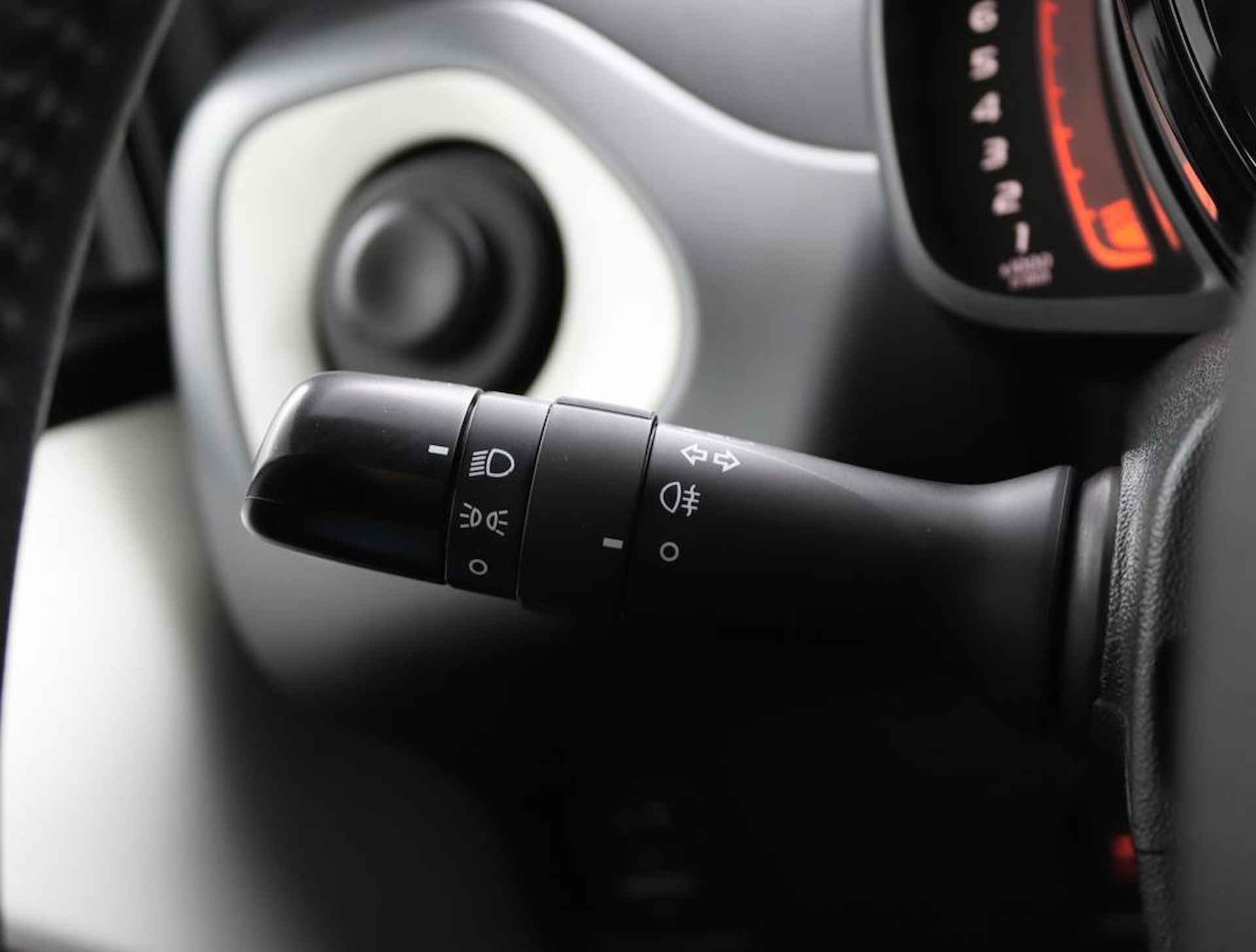 Toyota Aygo 1.0 VVT-i x-play | Apple carplay/Android auto | Groot display met parkeercamera | - 28/51