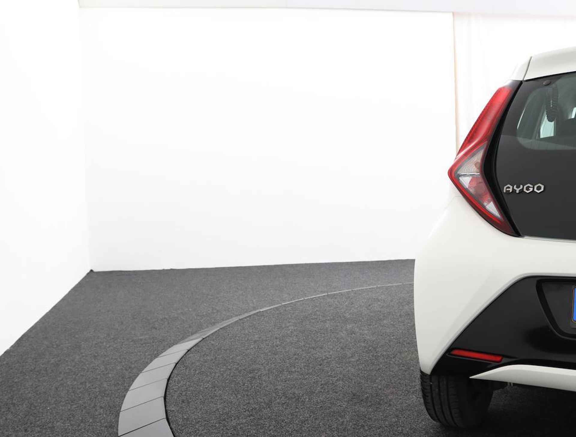 Toyota Aygo 1.0 VVT-i x-play | Apple carplay/Android auto | Groot display met parkeercamera | - 36/51