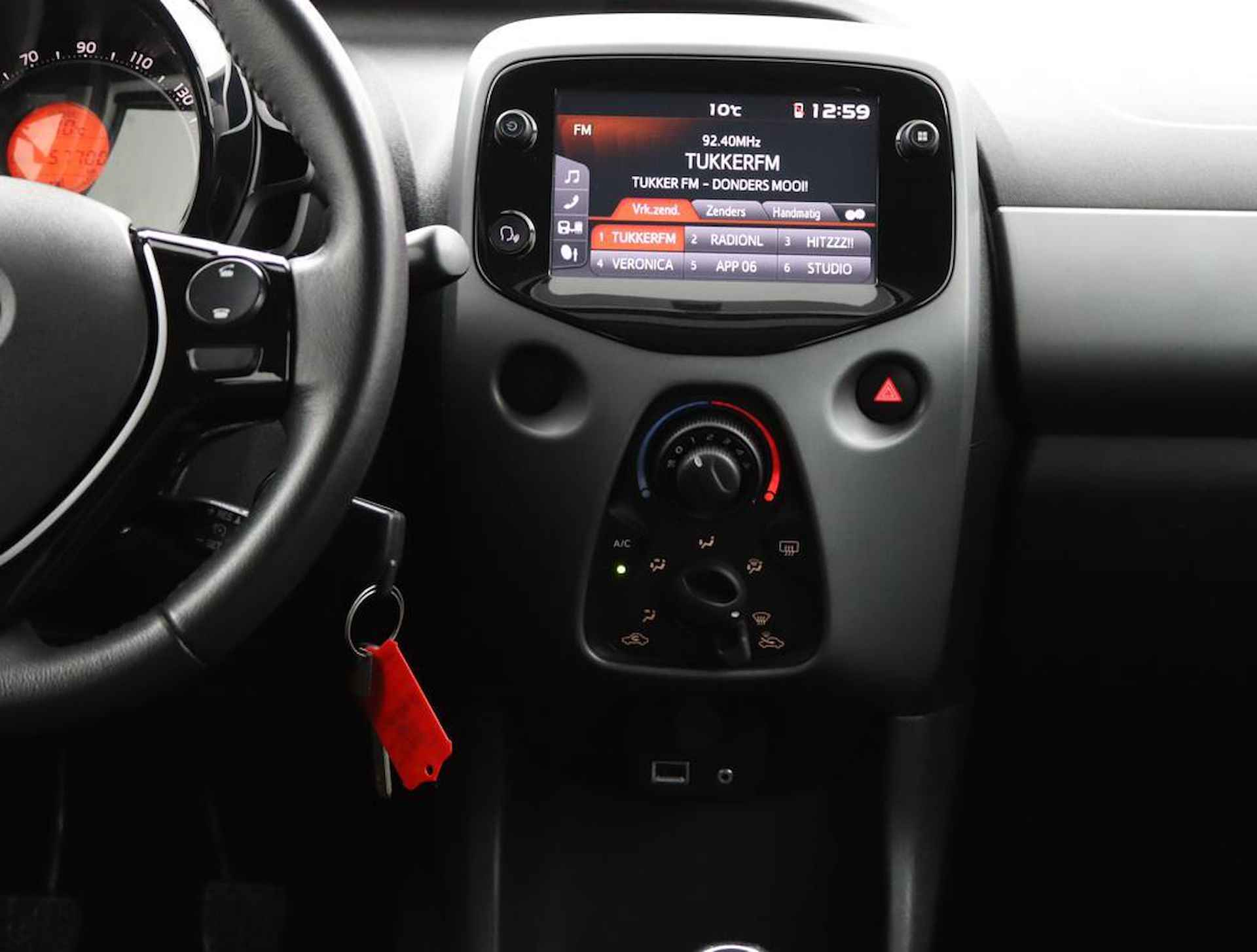 Toyota Aygo 1.0 VVT-i x-play | Apple carplay/Android auto | Groot display met parkeercamera | - 42/51