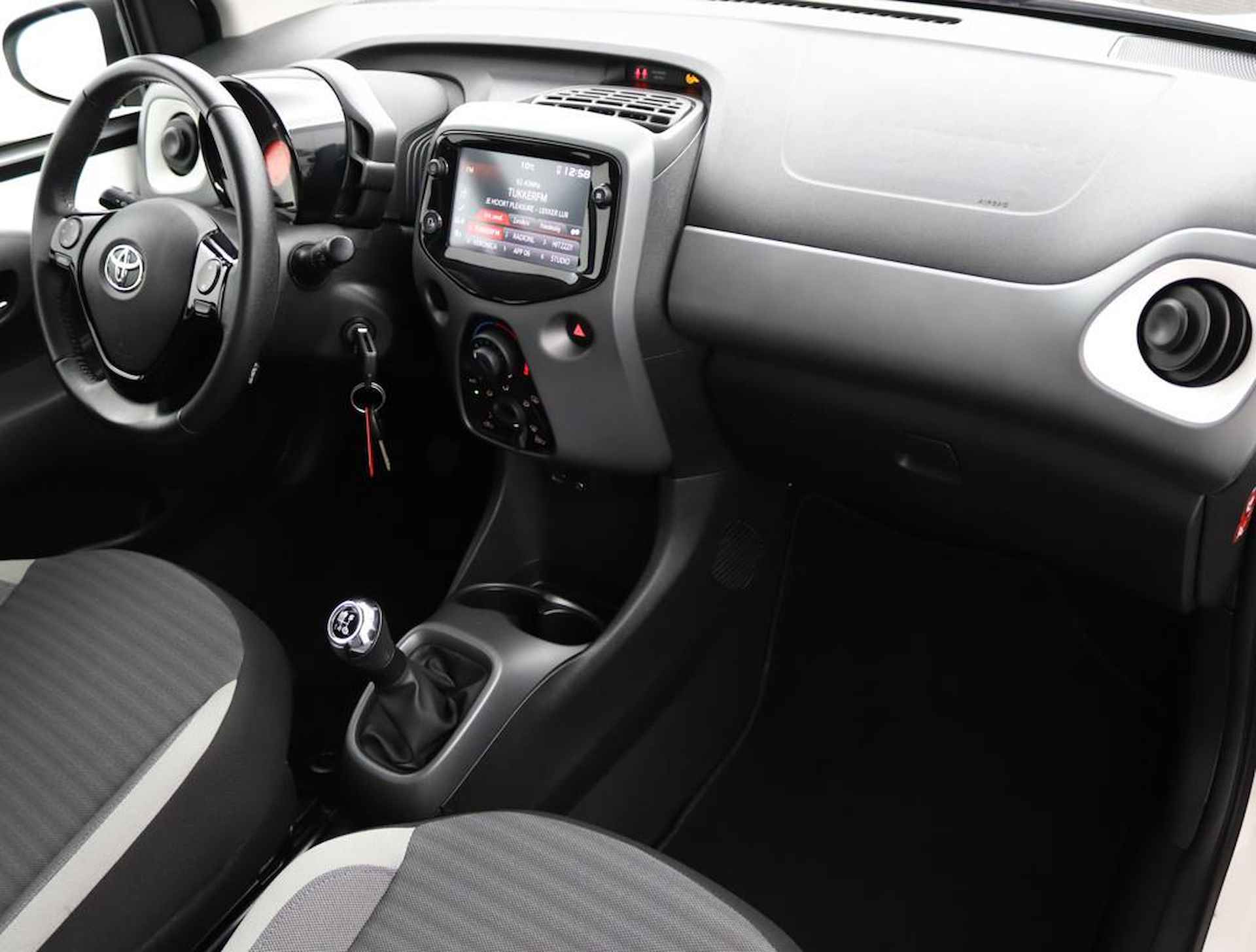 Toyota Aygo 1.0 VVT-i x-play | Apple carplay/Android auto | Groot display met parkeercamera | - 44/51