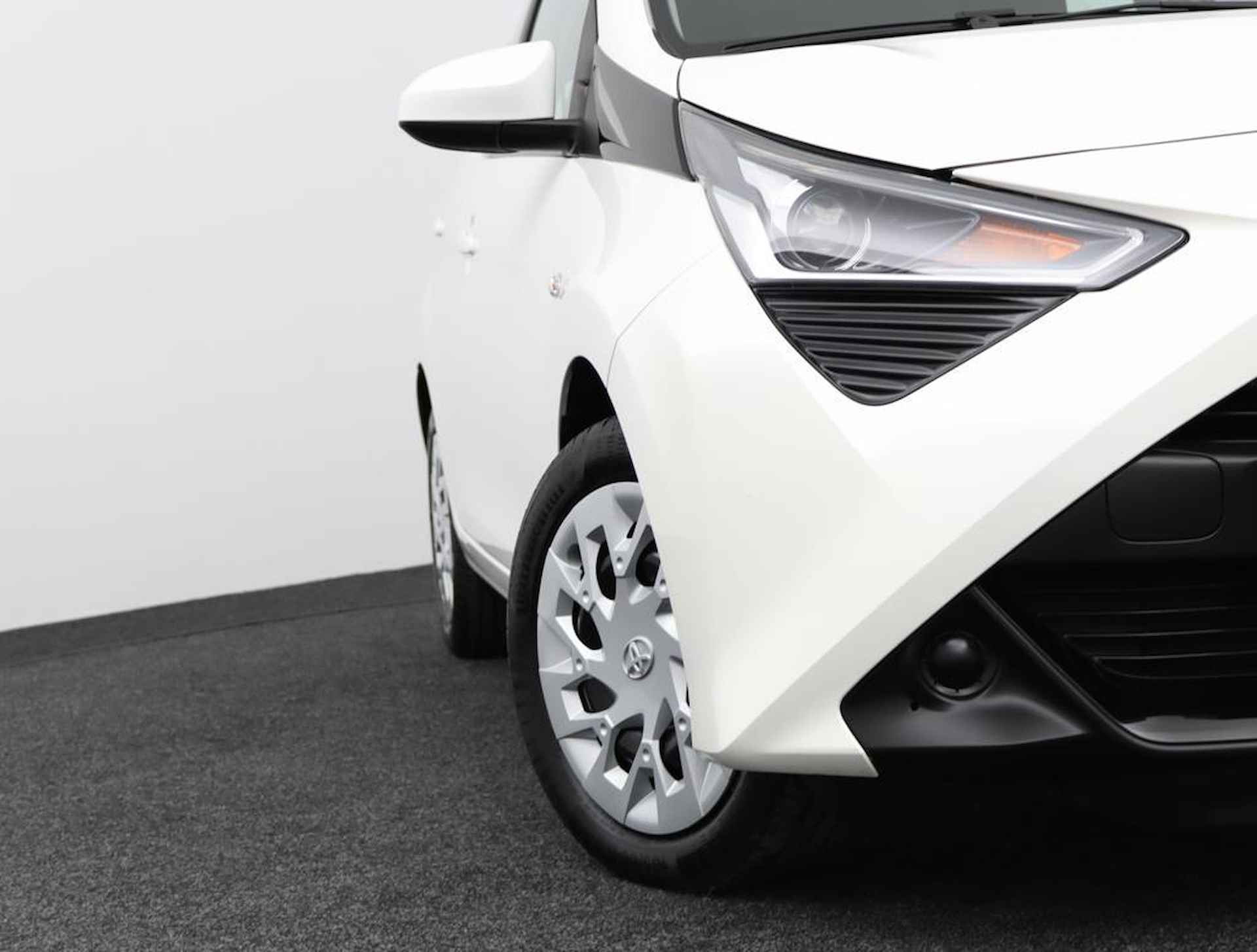 Toyota Aygo 1.0 VVT-i x-play | Apple carplay/Android auto | Groot display met parkeercamera | - 49/51