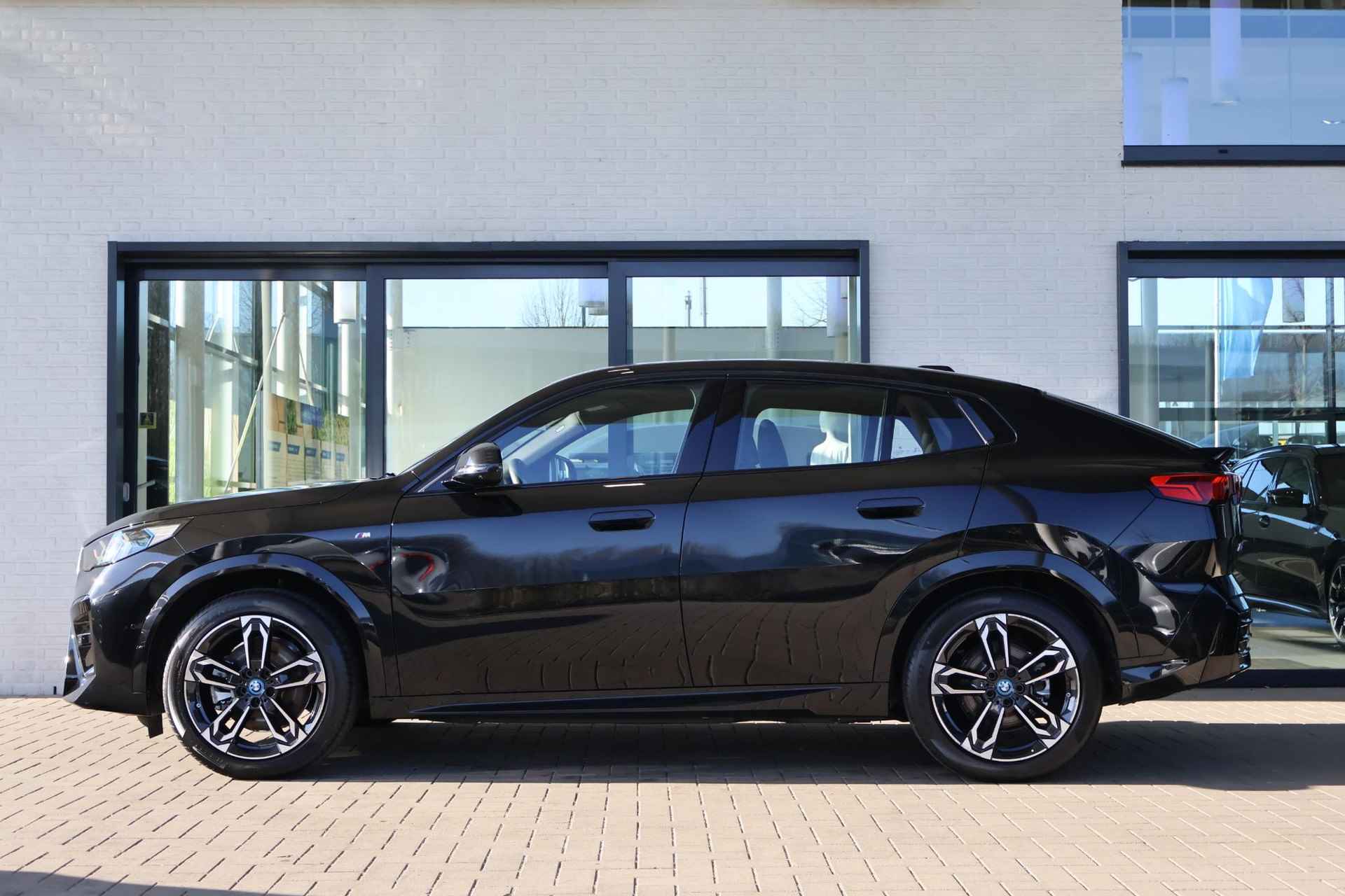 BMW iX2 xDrive30 M Sportpakket | Innovation Pack | Comfort Pack - 6/26