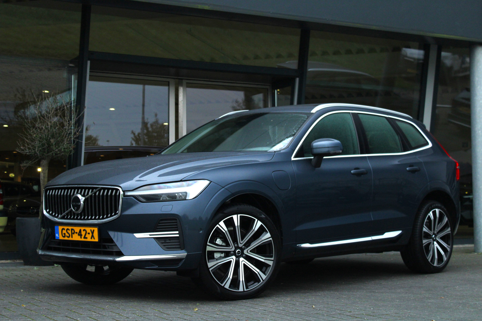 Volvo XC60 T6 AWD Ultimate Bright | Luchtvering | 360° Camera | Harman/Kardon | Head-up Display | Panoramadak | 21-inch | DAB