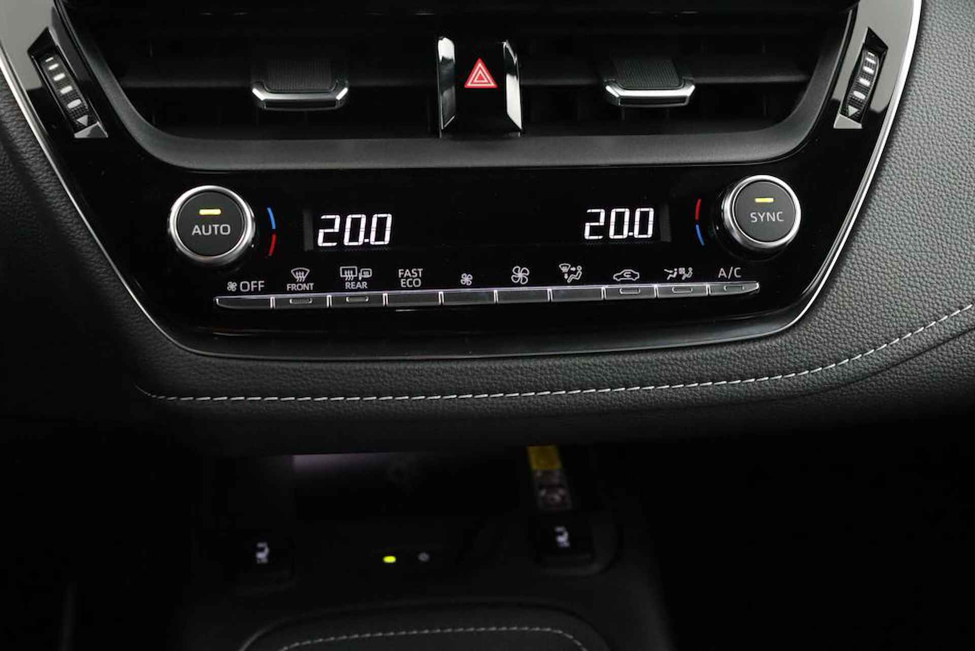 Toyota Corolla Touring Sports 2.0 High Power Hybrid First Edition | Navigatie | Climate-Control | Apple Carplay/Android Auto | Parkeersensoren | Elektrische Achterklep | - 7/47