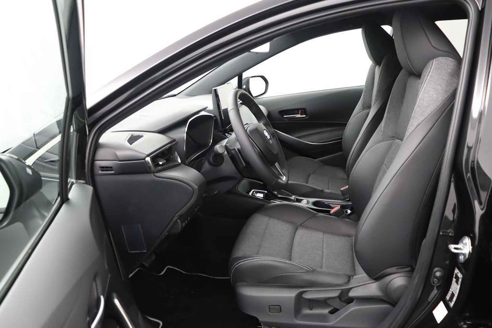 Toyota Corolla Touring Sports 2.0 High Power Hybrid First Edition | Navigatie | Climate-Control | Apple Carplay/Android Auto | Parkeersensoren | Elektrische Achterklep | - 17/47