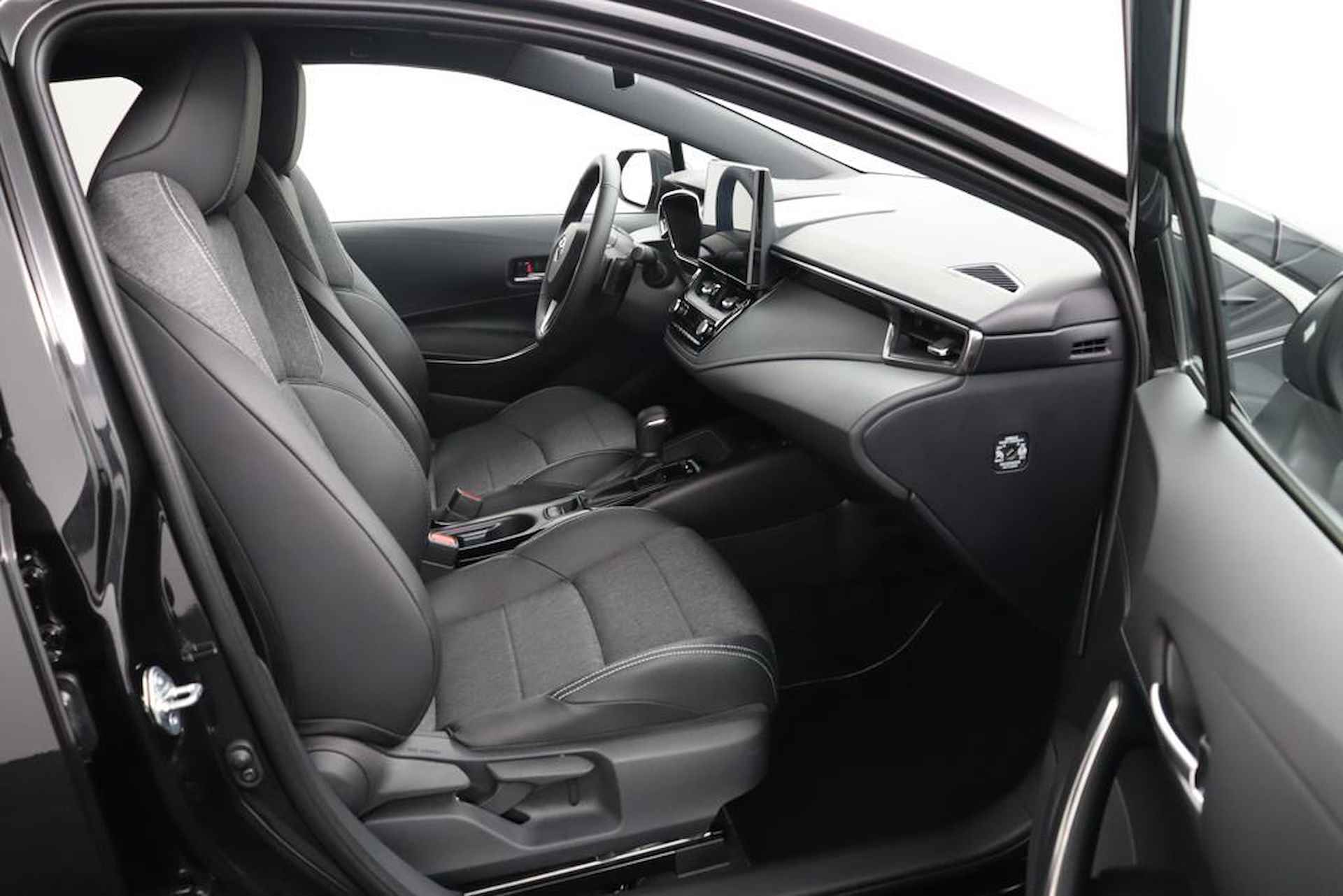 Toyota Corolla Touring Sports 2.0 High Power Hybrid First Edition | Navigatie | Climate-Control | Apple Carplay/Android Auto | Parkeersensoren | Elektrische Achterklep | - 22/47