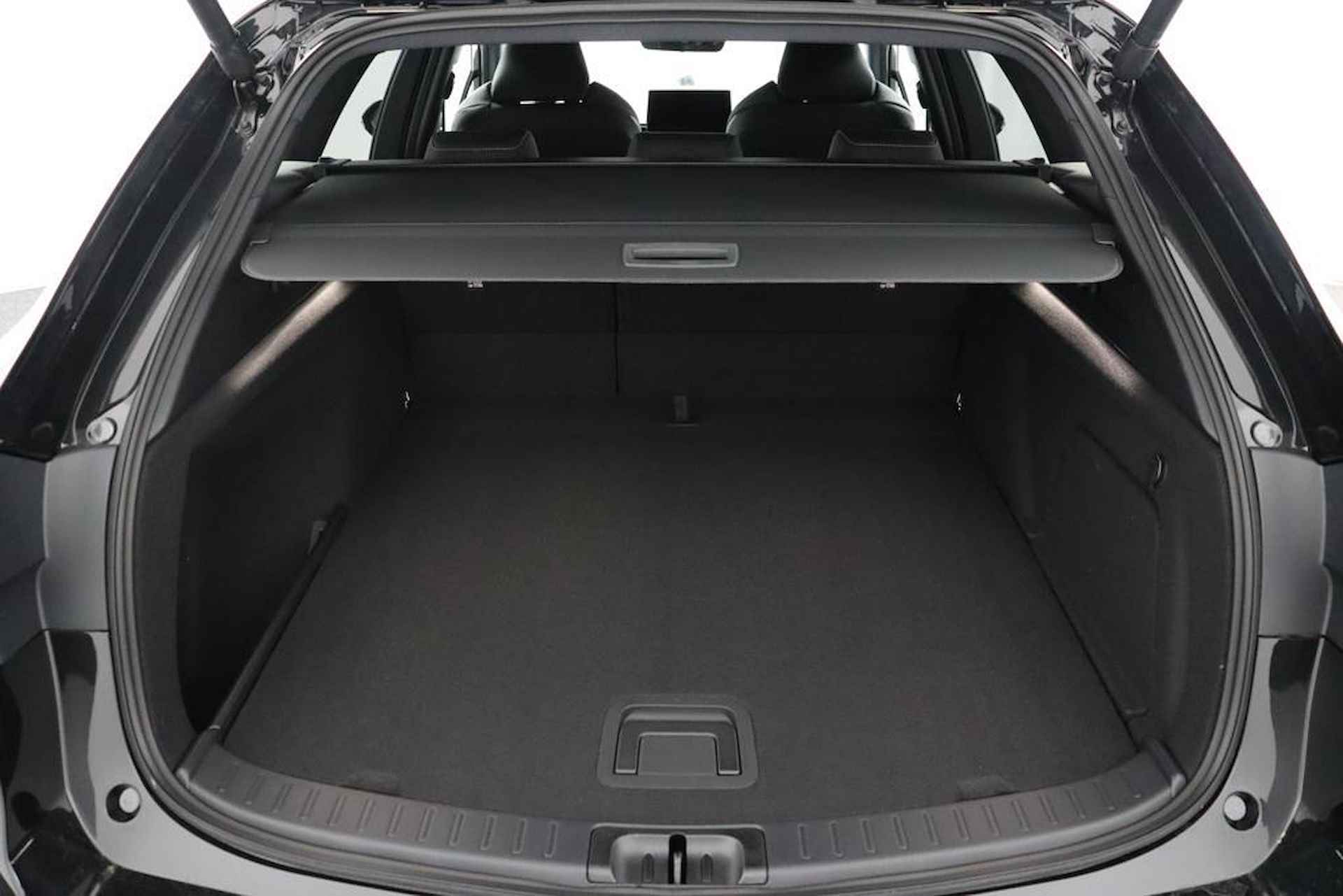 Toyota Corolla Touring Sports 2.0 High Power Hybrid First Edition | Navigatie | Climate-Control | Apple Carplay/Android Auto | Parkeersensoren | Elektrische Achterklep | - 23/47