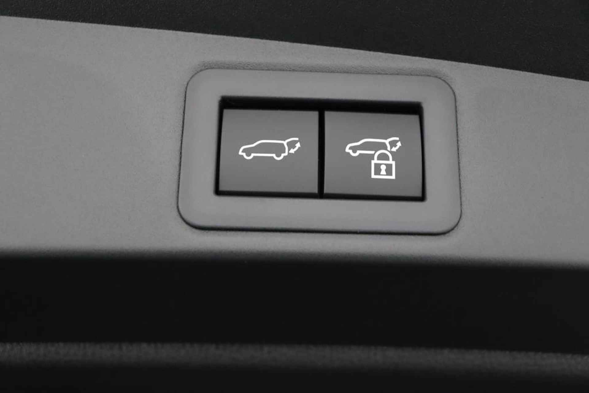 Toyota Corolla Touring Sports 2.0 High Power Hybrid First Edition | Navigatie | Climate-Control | Apple Carplay/Android Auto | Parkeersensoren | Elektrische Achterklep | - 28/47