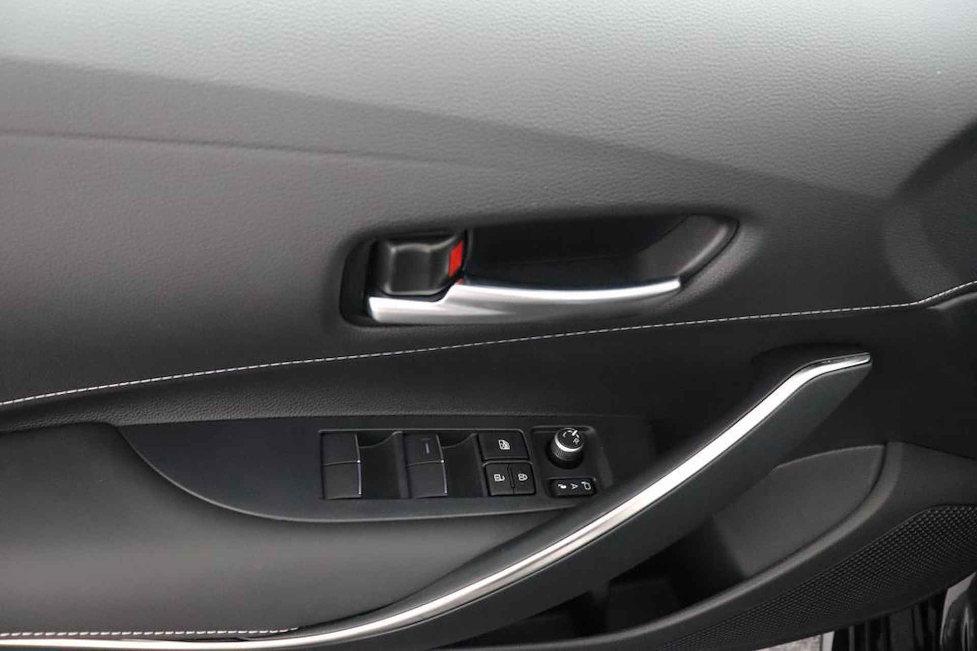 Toyota Corolla Touring Sports 2.0 High Power Hybrid First Edition | Navigatie | Climate-Control | Apple Carplay/Android Auto | Parkeersensoren | Elektrische Achterklep | - 29/47