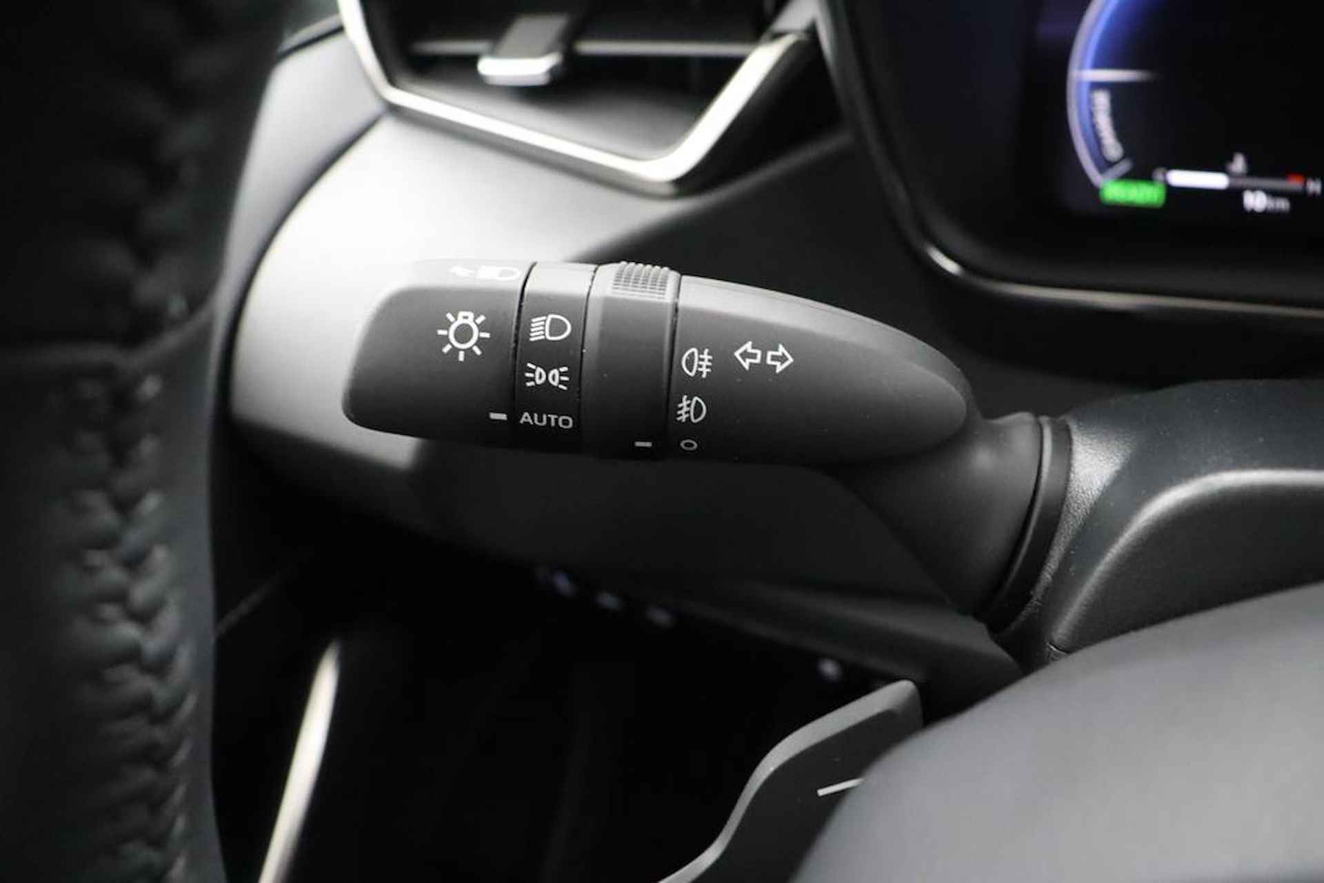 Toyota Corolla Touring Sports 2.0 High Power Hybrid First Edition | Navigatie | Climate-Control | Apple Carplay/Android Auto | Parkeersensoren | Elektrische Achterklep | - 30/47