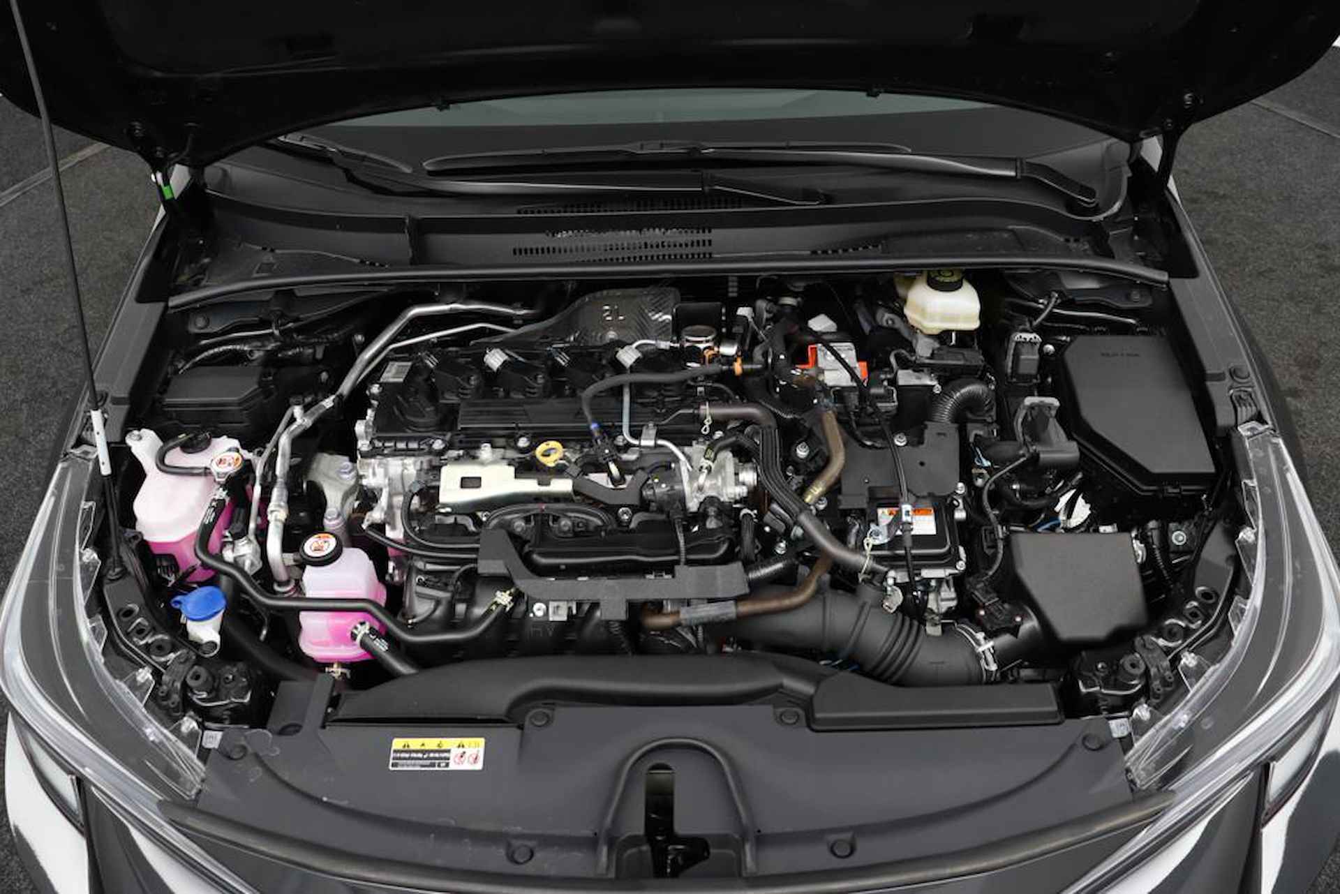 Toyota Corolla Touring Sports 2.0 High Power Hybrid First Edition | Navigatie | Climate-Control | Apple Carplay/Android Auto | Parkeersensoren | Elektrische Achterklep | - 33/47