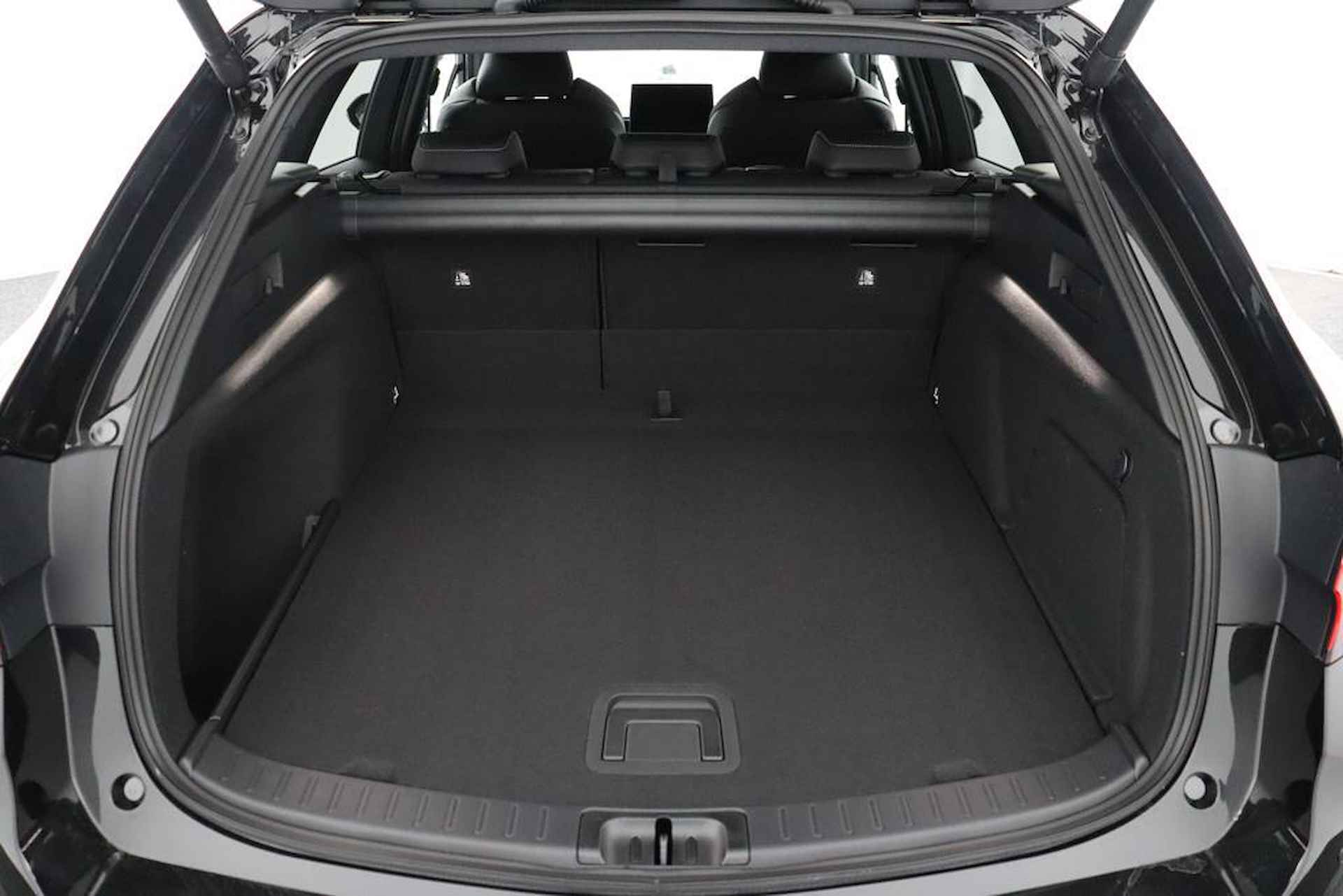 Toyota Corolla Touring Sports 2.0 High Power Hybrid First Edition | Navigatie | Climate-Control | Apple Carplay/Android Auto | Parkeersensoren | Elektrische Achterklep | - 40/47